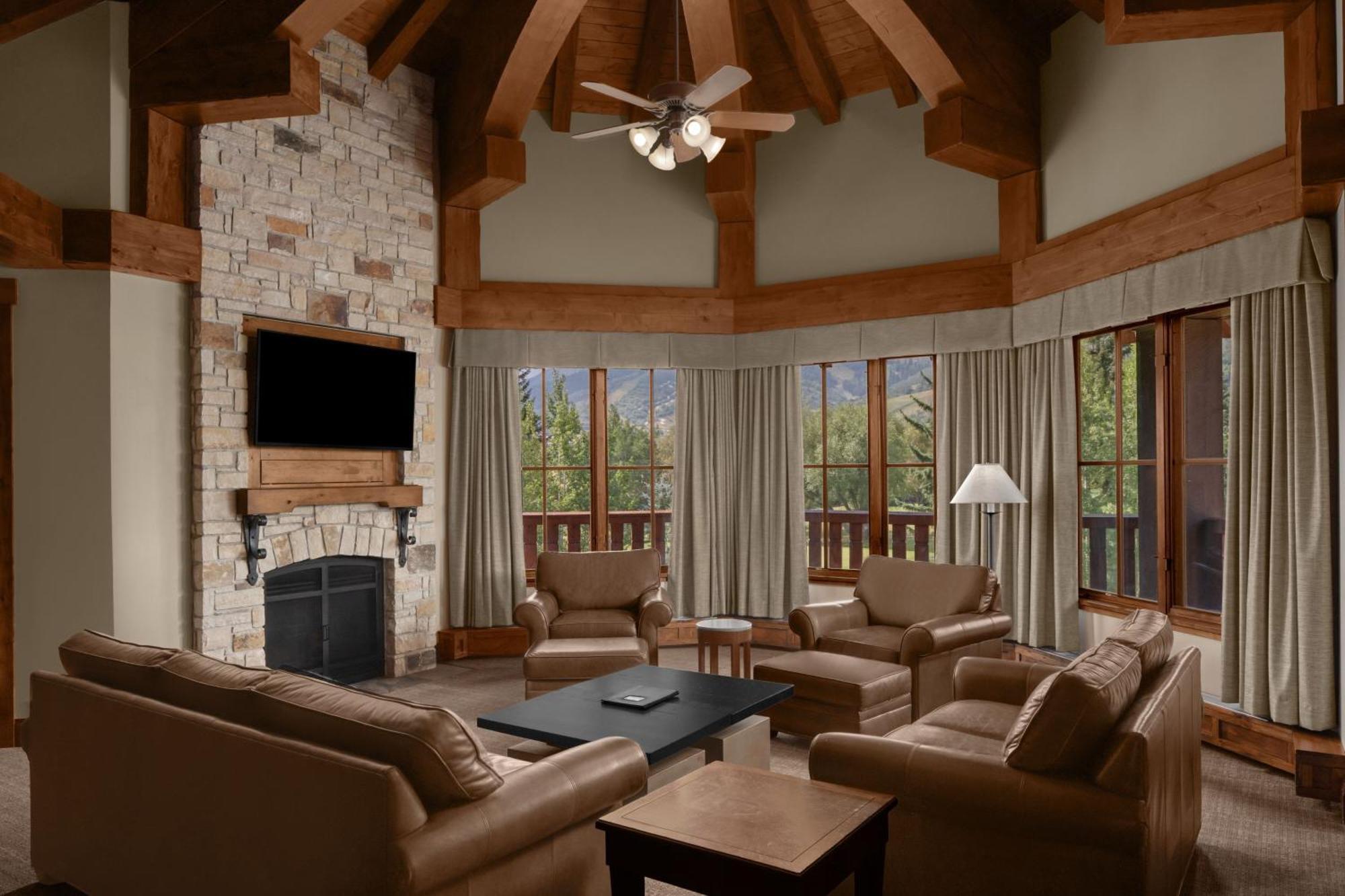 Grand Luxury 1 Bedroom Suite 1 King Sofa bed Fireplace