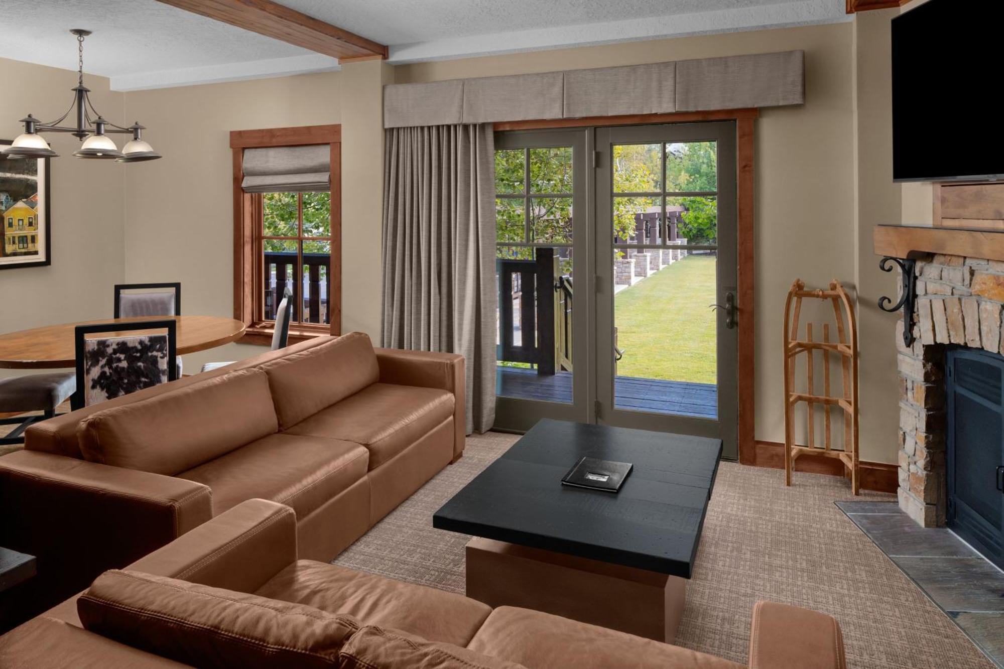 2 Bedroom Presidential Suite Mountain & Golf view Balcony