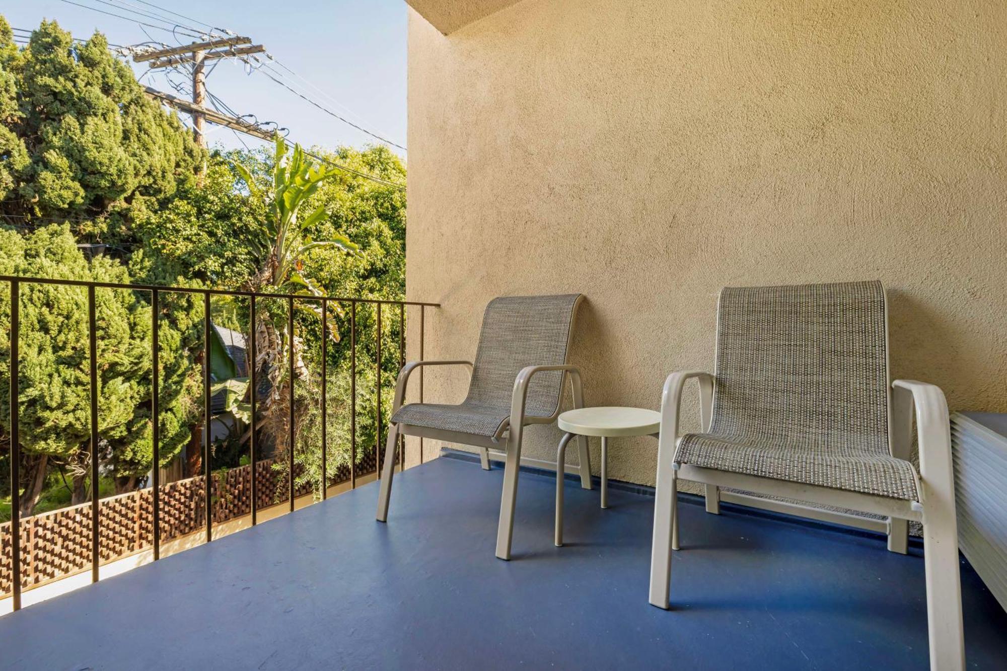 Queen Suite Two Queen Beds Sofa Bed Balcony or Non-Smoking