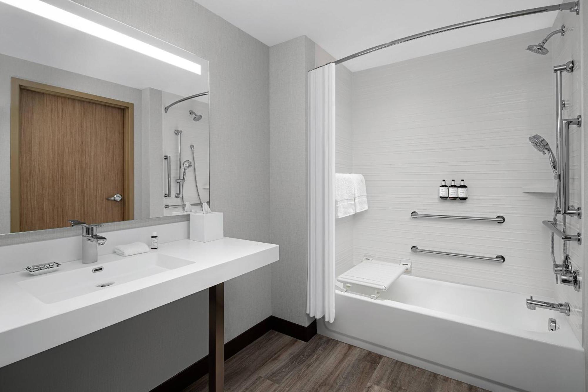Queen Room Two Queen Beds Hearing Accessible