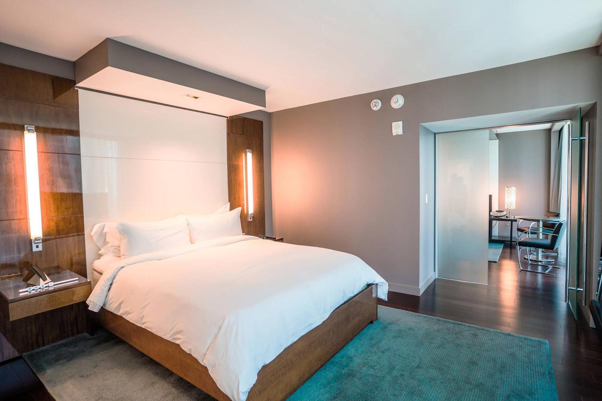 Miro 1 Bedroom Executive Suite 1 King City View