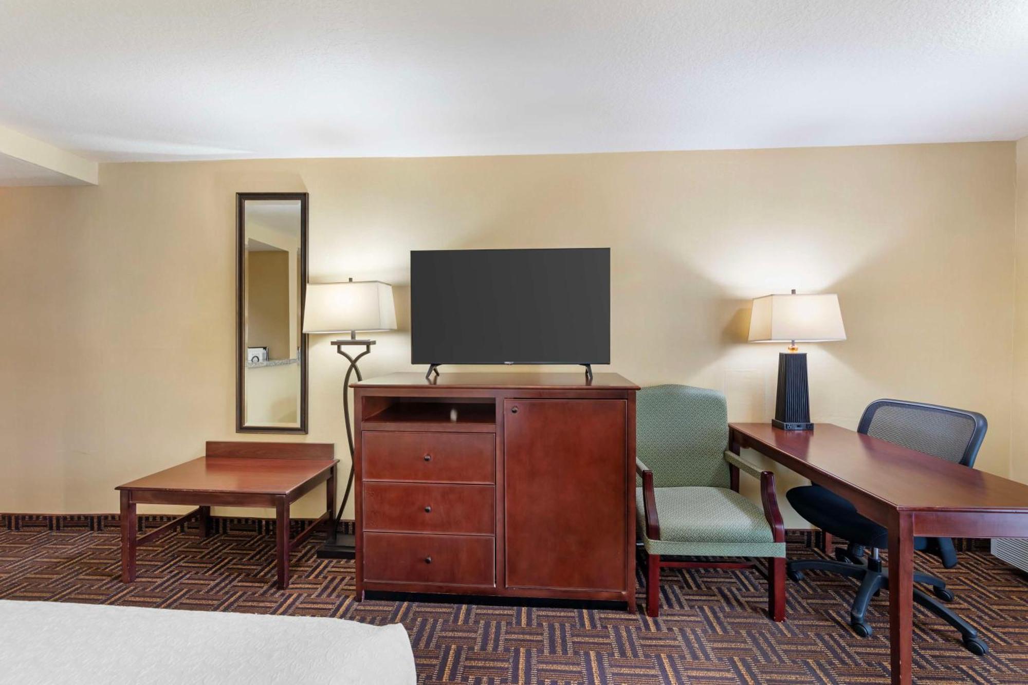 King Room Exterior Room or Non-Smoking