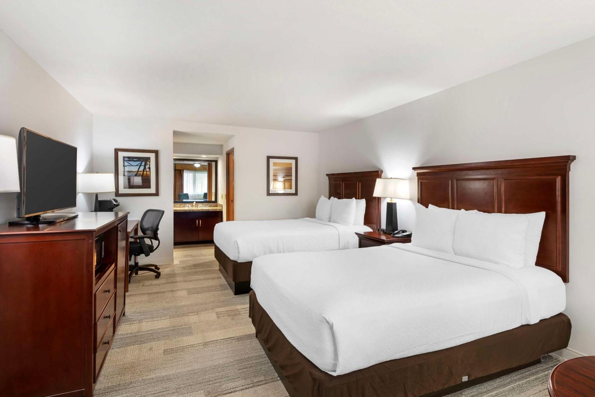 Queen Room Two Queen Beds Non-Smoking or Exterior Entrance