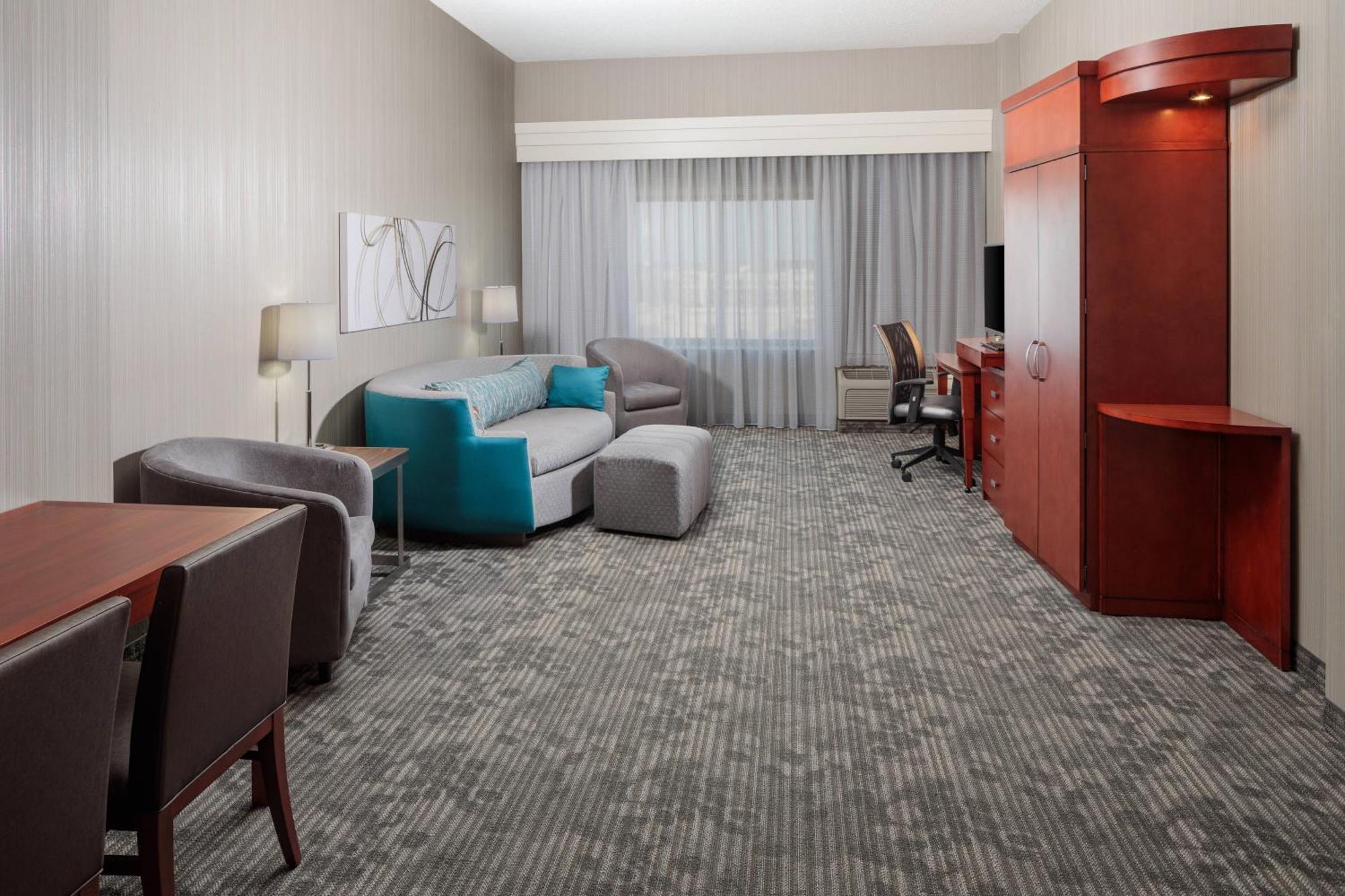 One-Bedroom King Suite Bathtub Mobility Access or Hearing Accessible