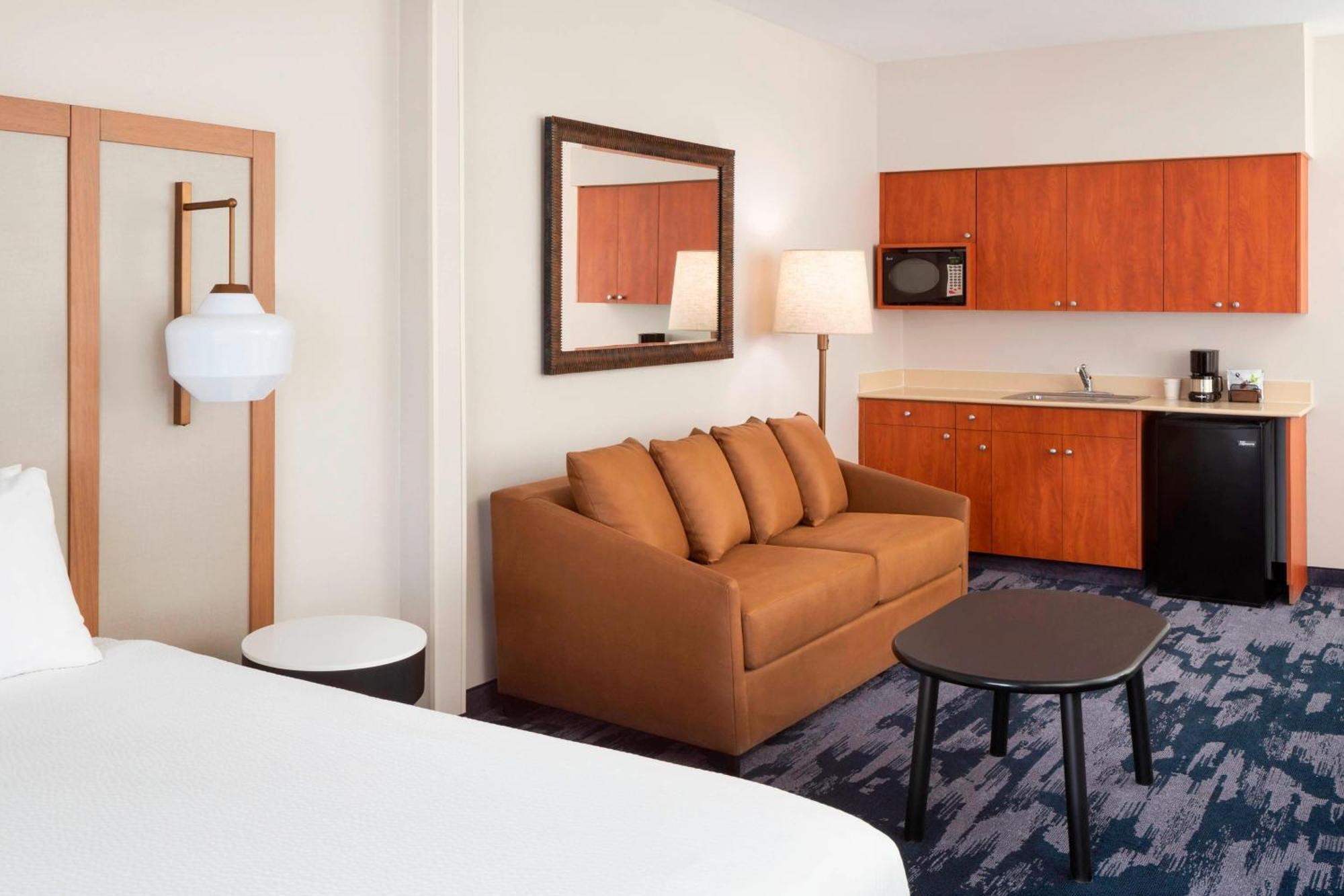 Hospitality Hospitality Suite 1 King Sofa bed