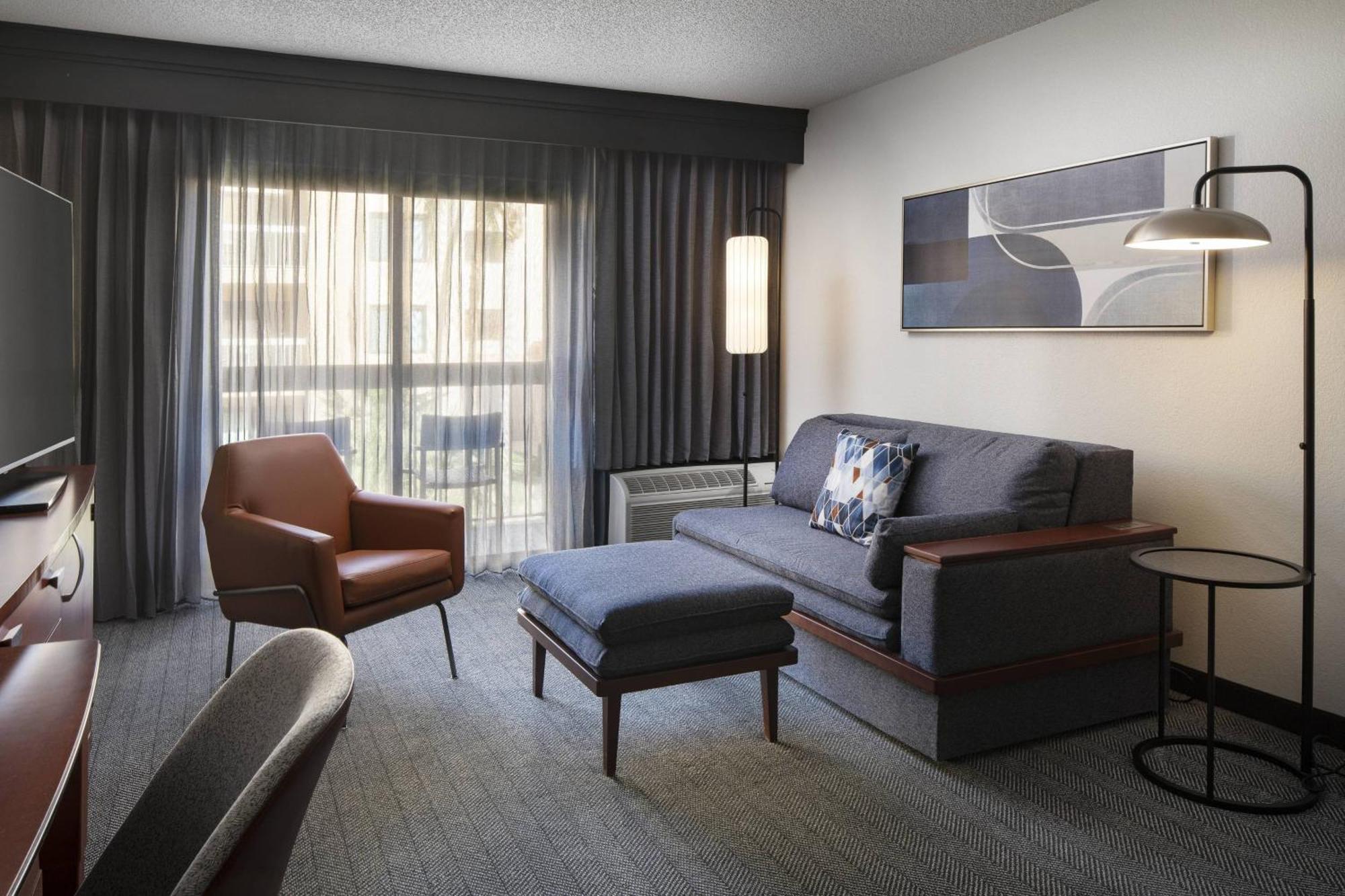 One-Bedroom King Suite