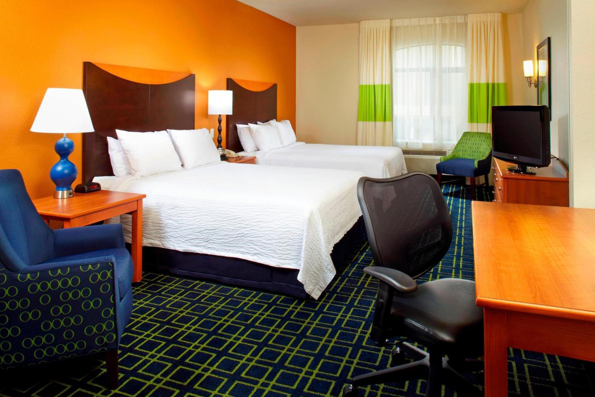 Queen Room Two Queen Beds Bathtub Mobility Access