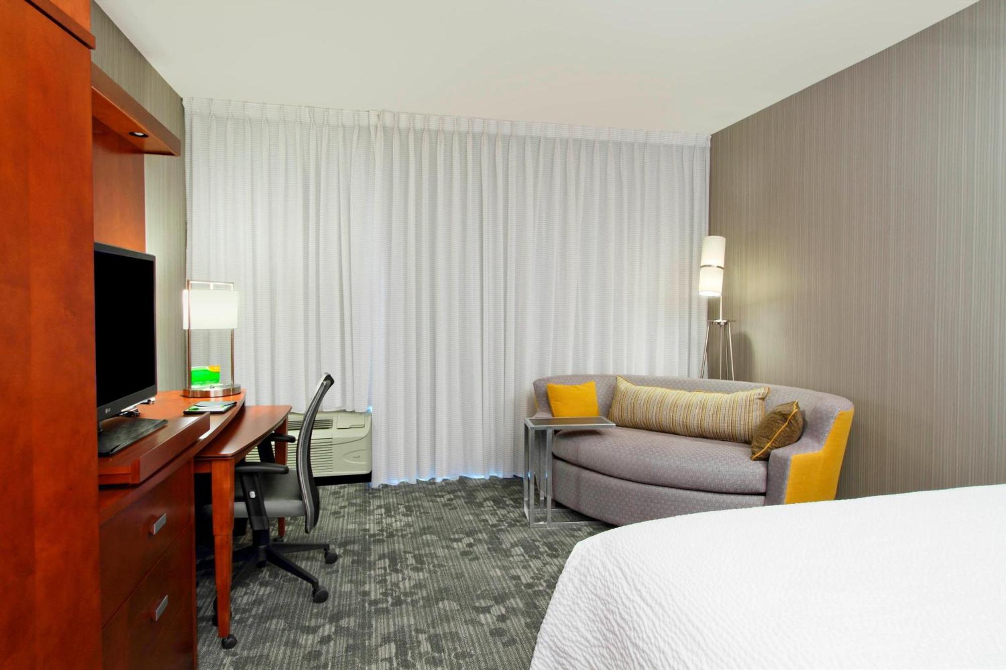 King Room Bathtub Sofa Bed Mobility Access