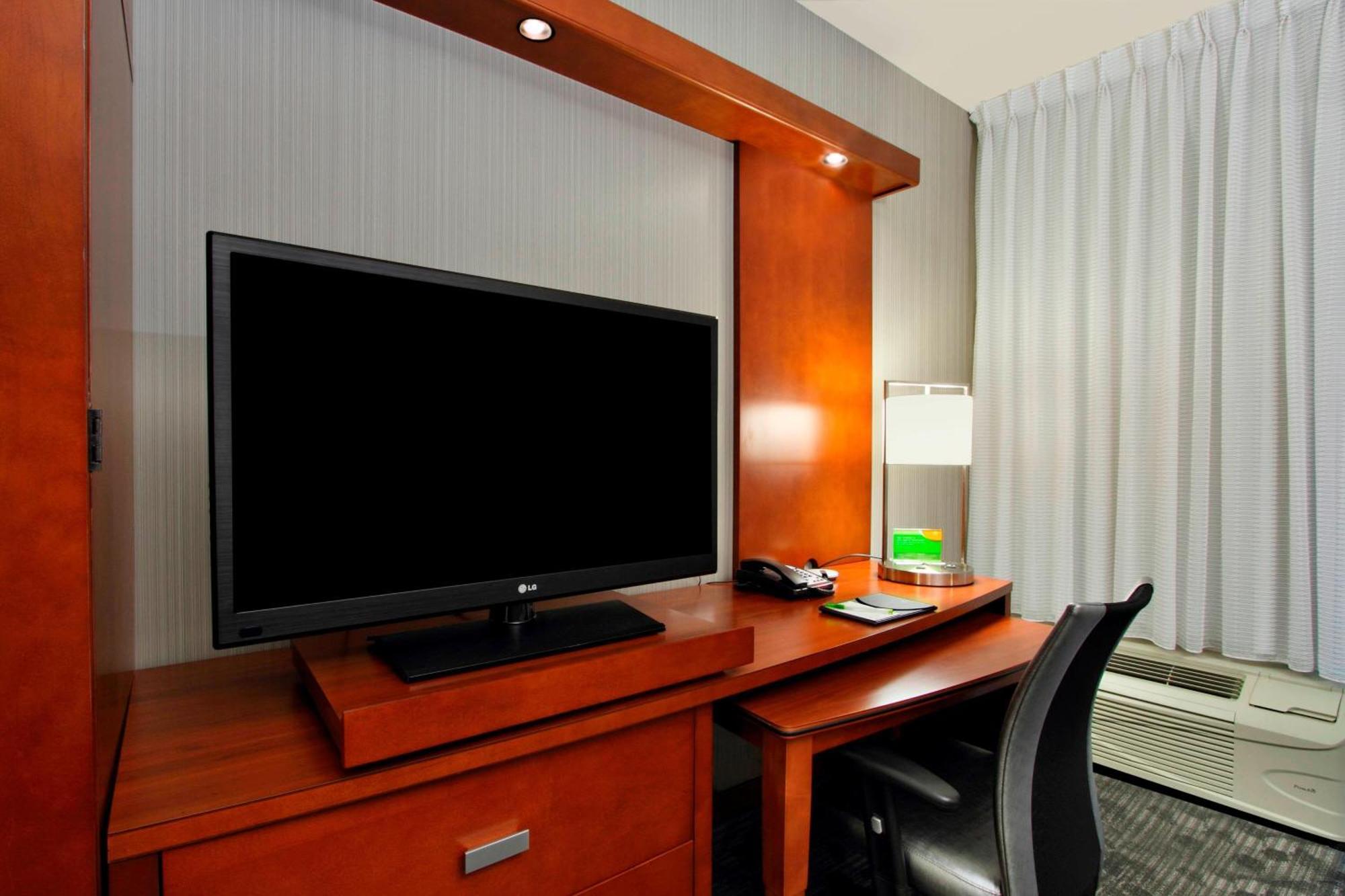 King Room Bathtub Sofa Bed Mobility Access