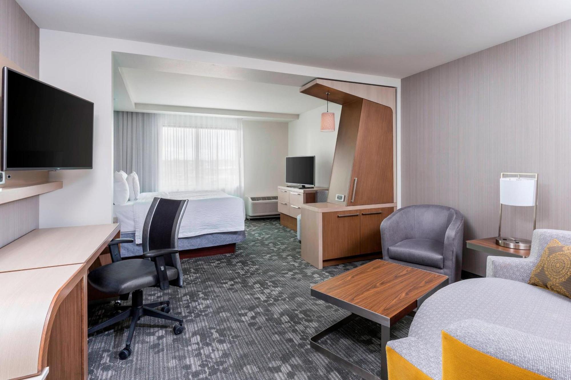Apartament typu Suite z łóżkiem typu king-size i rozkładaną sofą
