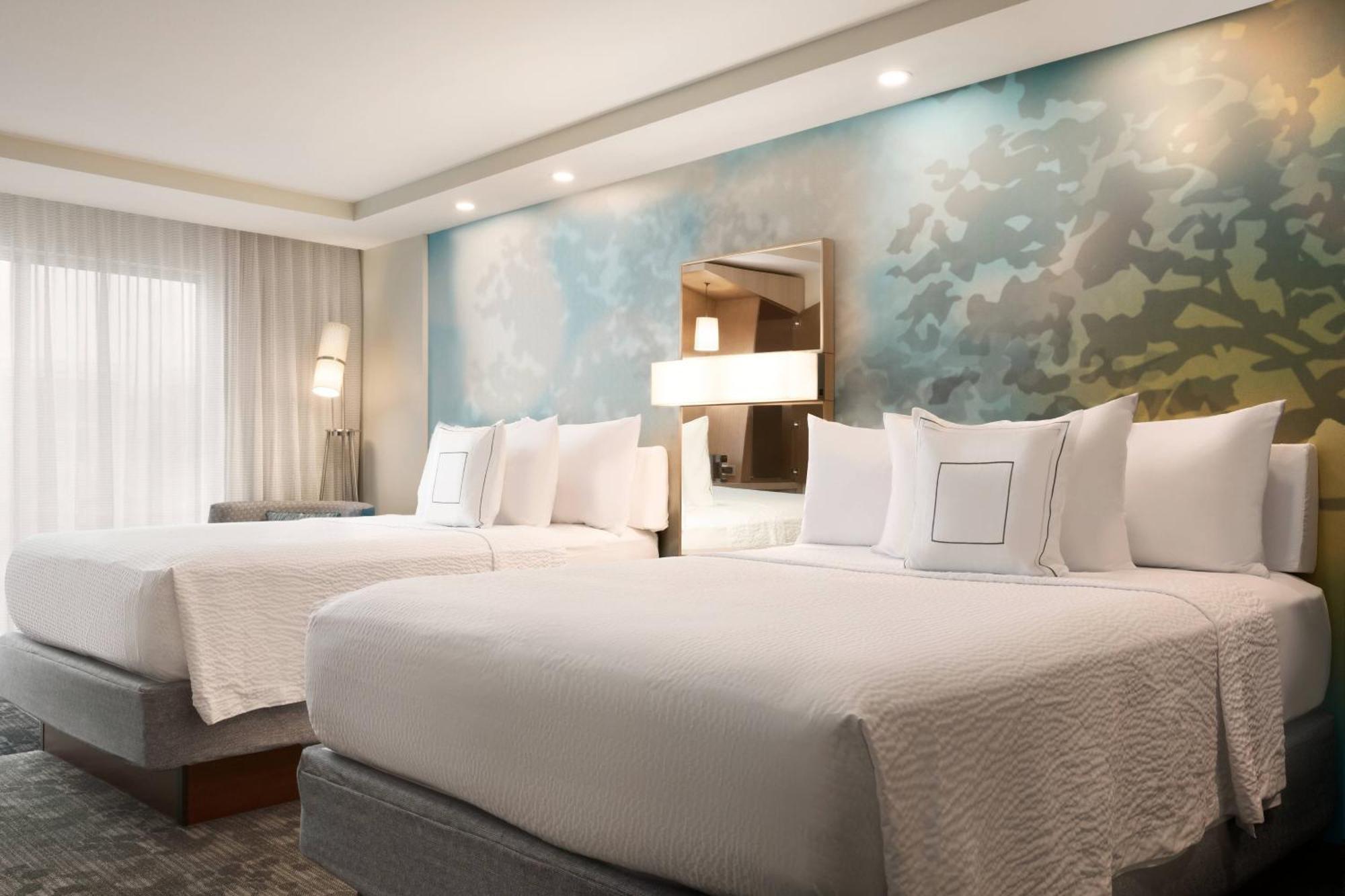 Queen Room Two Queen Beds Mobility Access or Bathtub