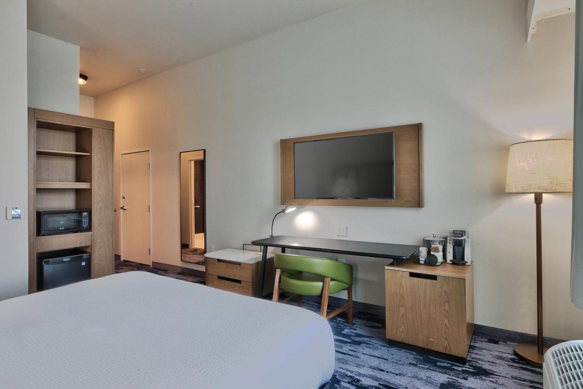 King Room Transfer Shower Roll Shower Mobility Access or Hearing Accessible