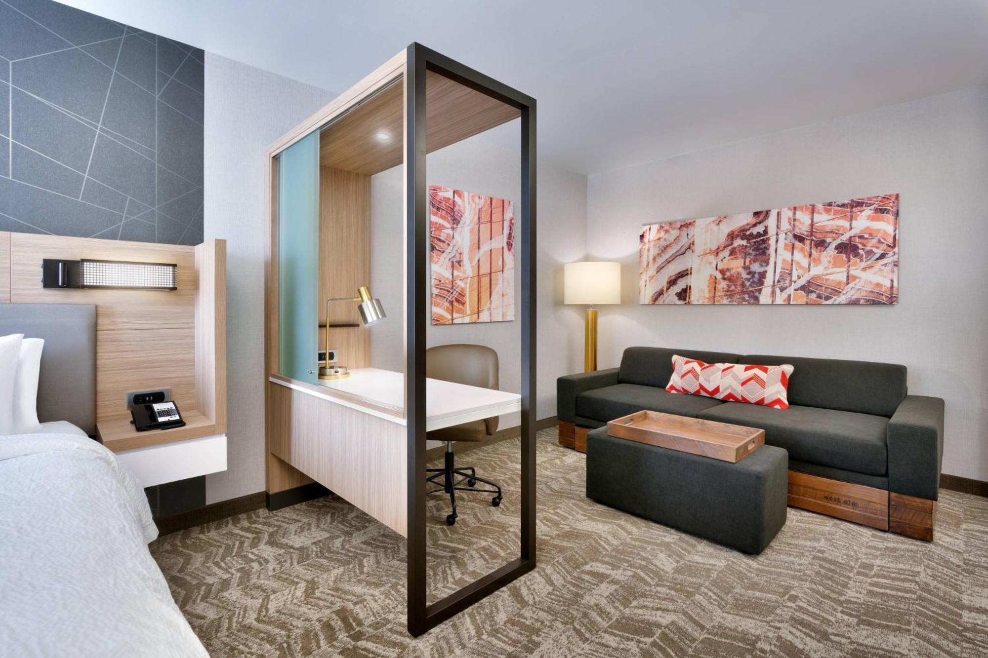 Suite 1 King Trundle bed City view