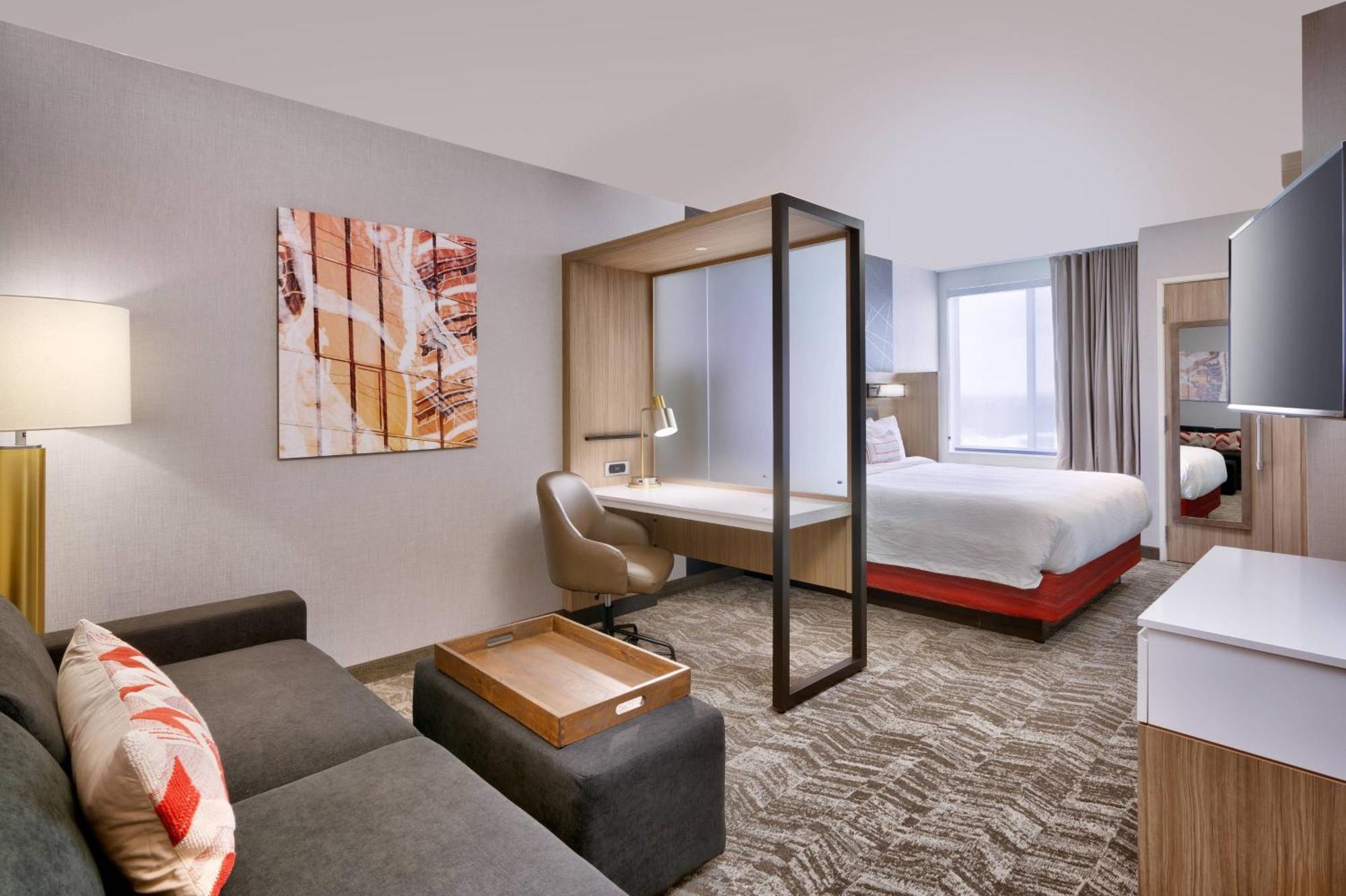 Suite 1 King Trundle bed City view