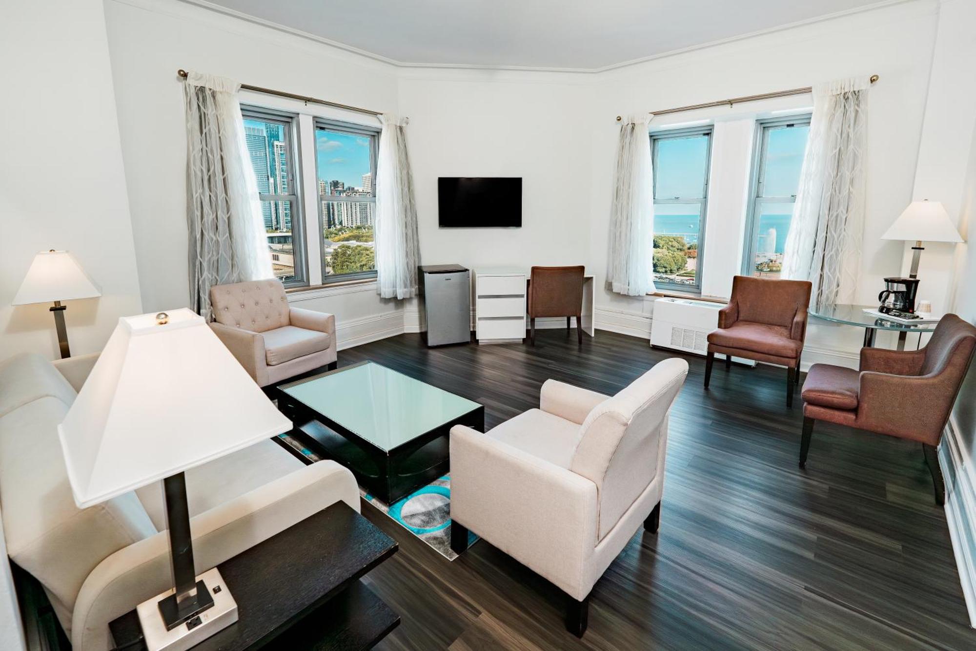 King Suite Lake View