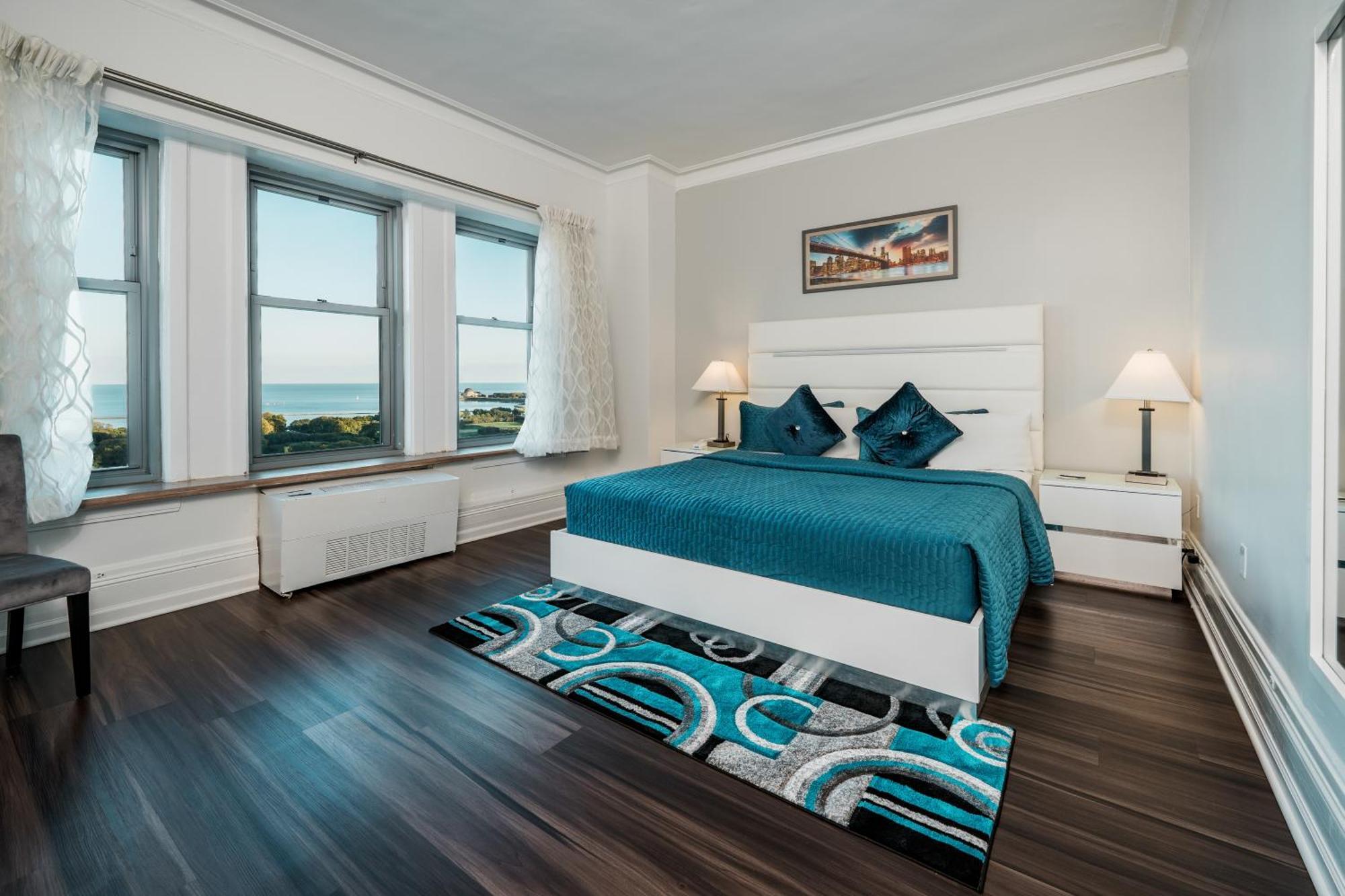 King Suite Lake View