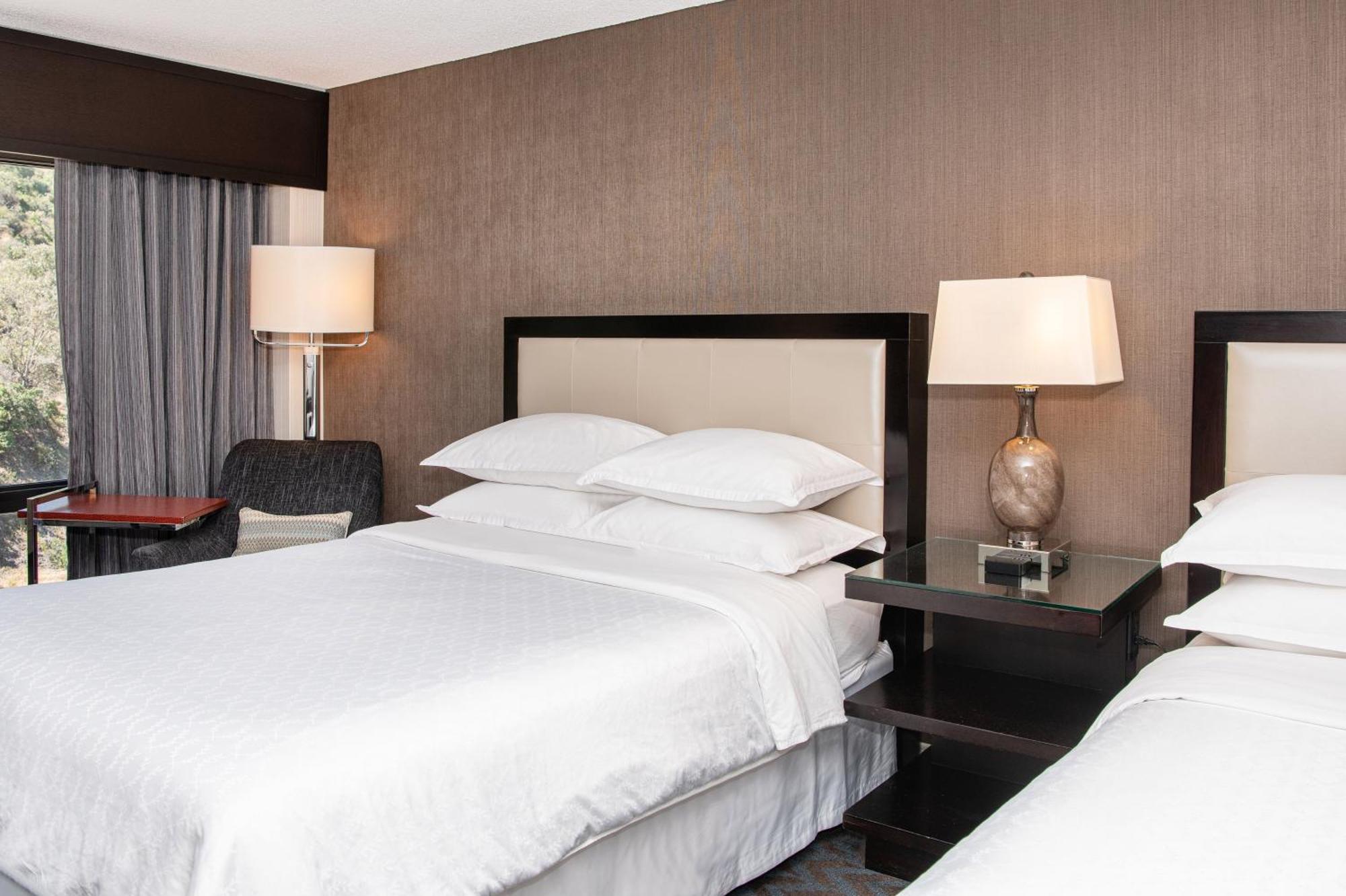 Traditional 2 Queen Beds