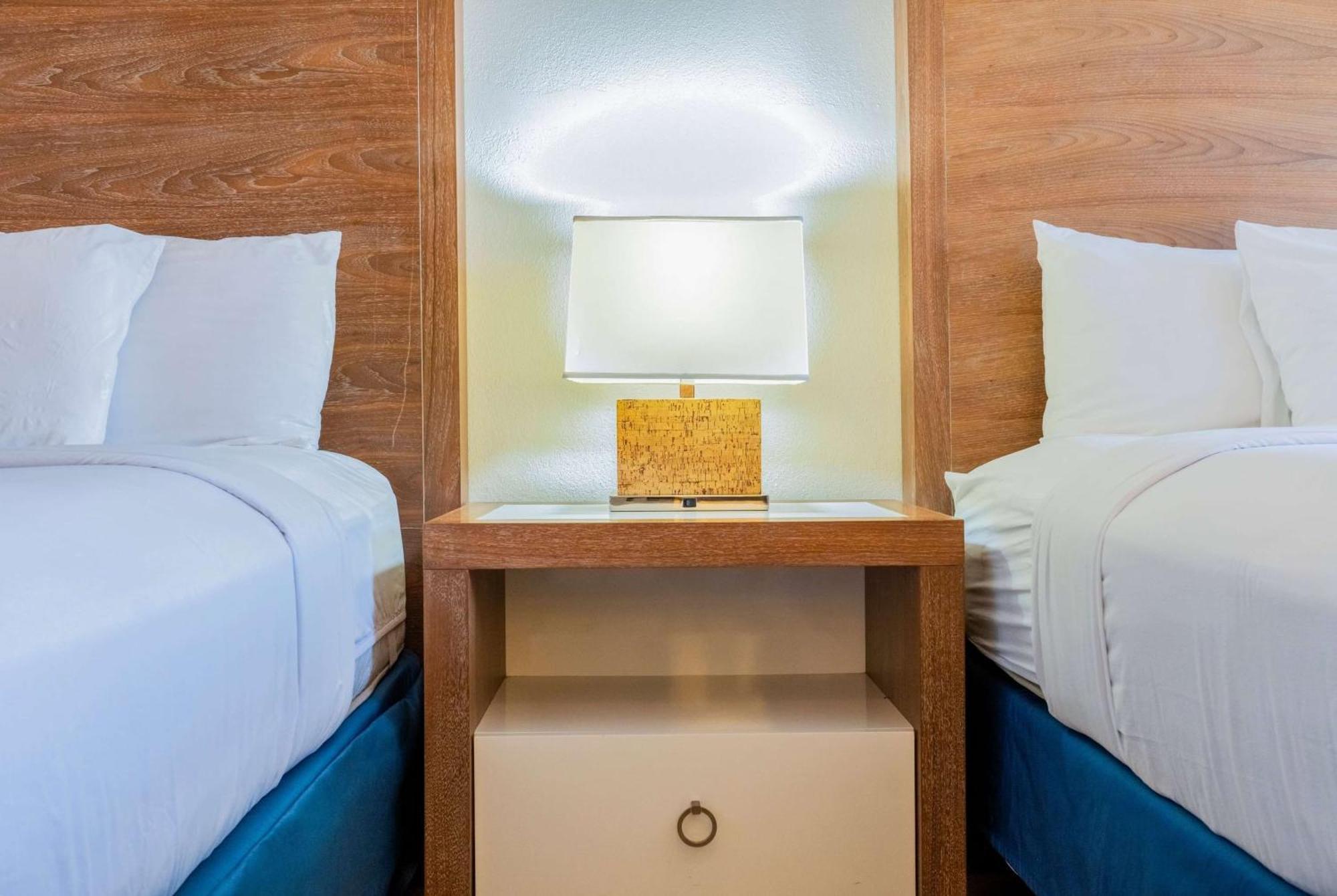 Queen Room Two Queen Beds Non-Smoking