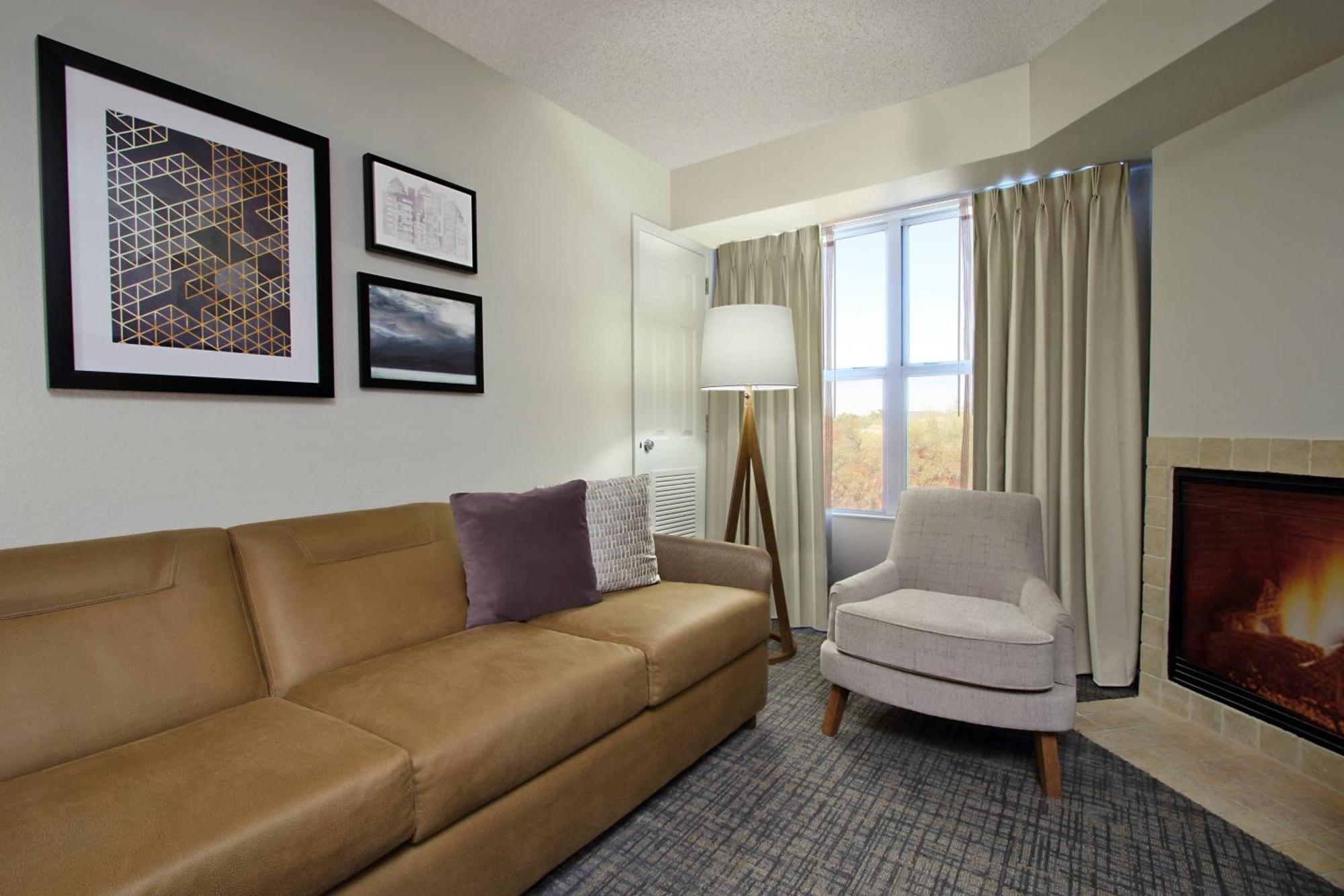 One-Bedroom Queen Suite Sofa Bed