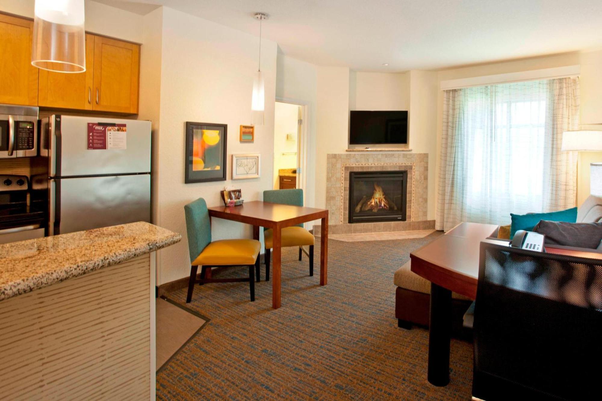 One-Bedroom King Suite Fireplace