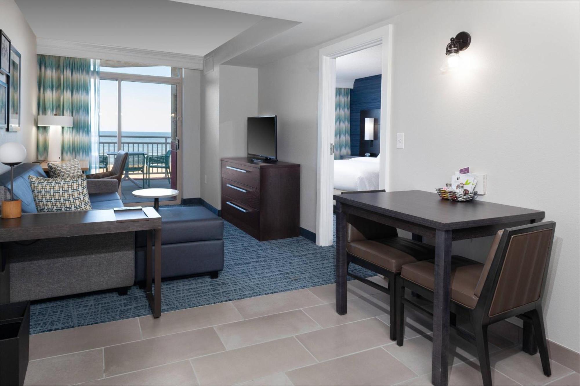 One-Bedroom Oceanfront Residential Queen Suite Two Queen Beds Sofa Bed Mobility Accessible Tub