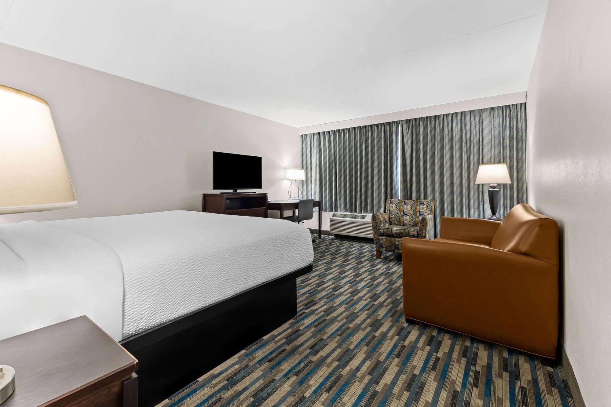 Standard King Room Non Smoking No Pets Allowed