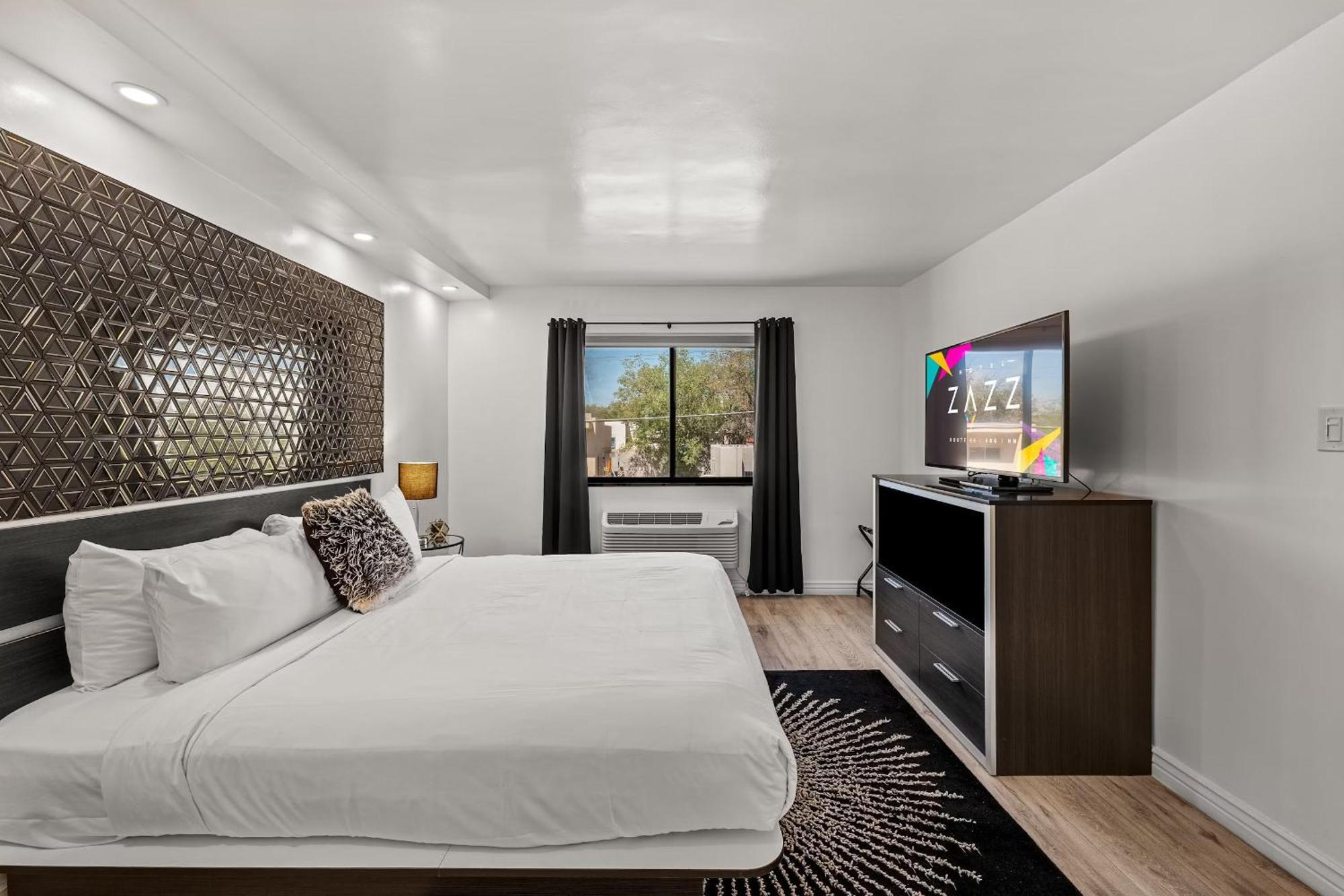 Deluxe King Suite