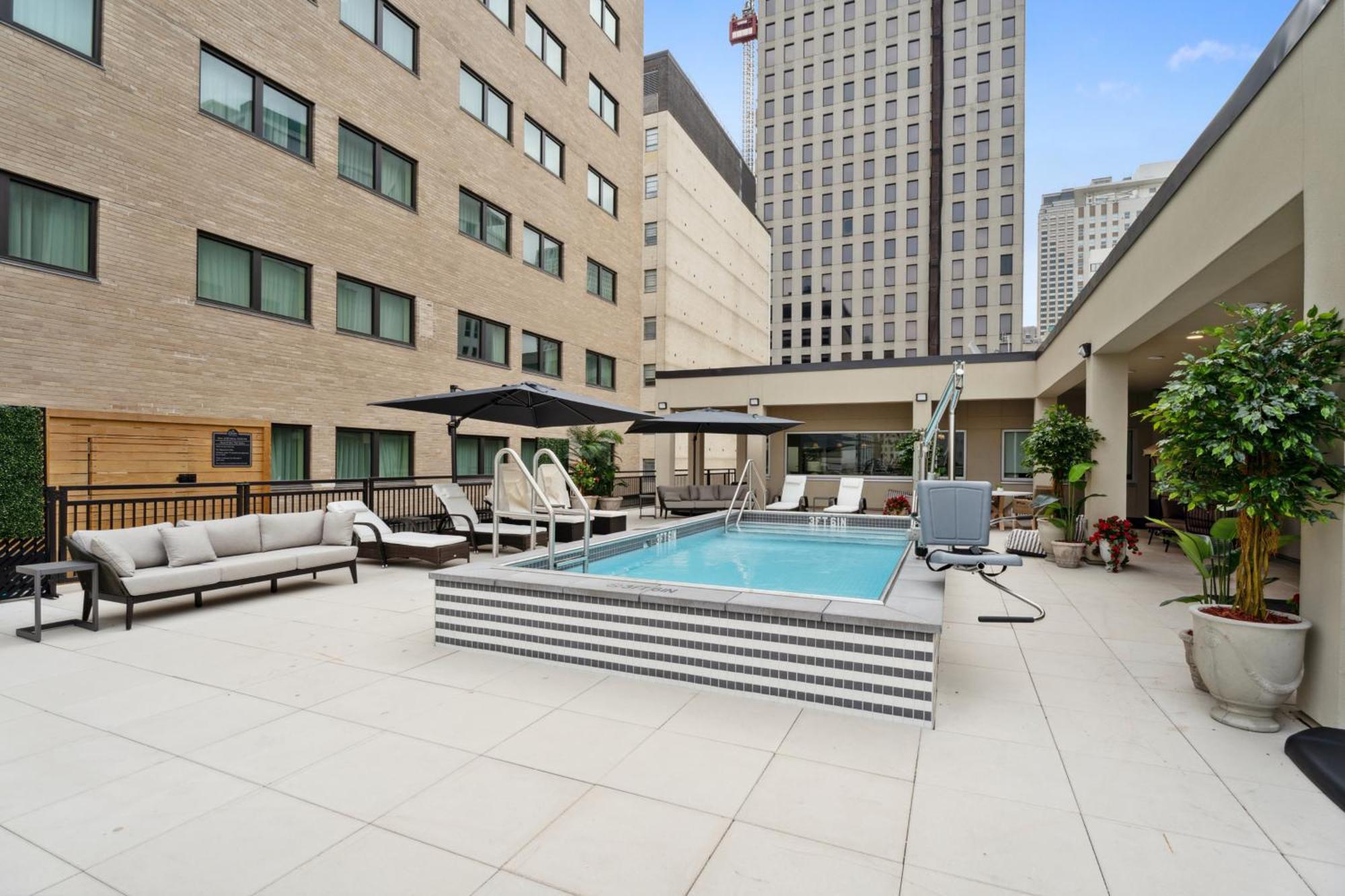 Five-Bedroom Deluxe Apartment