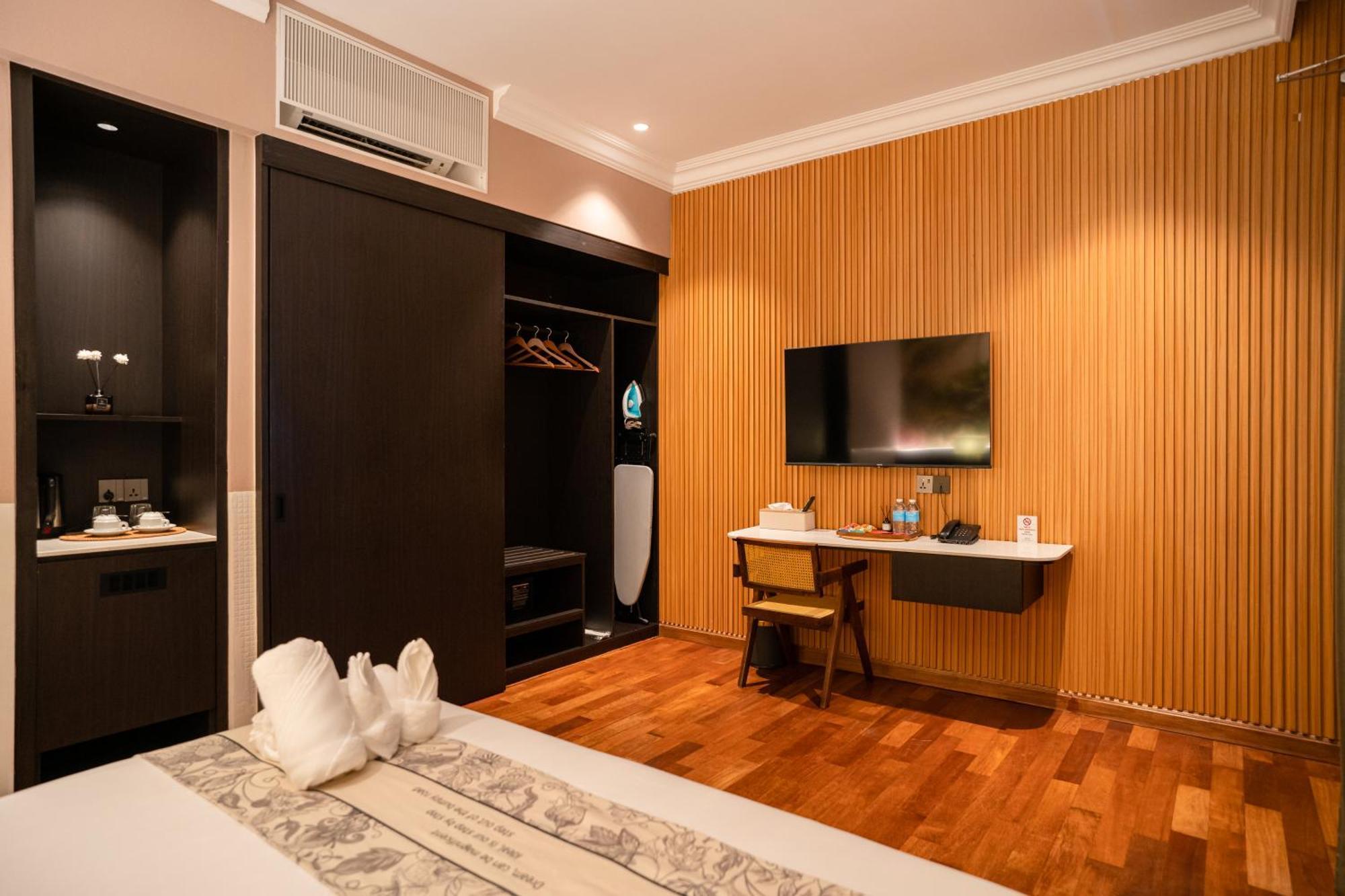 Deluxe King Suite