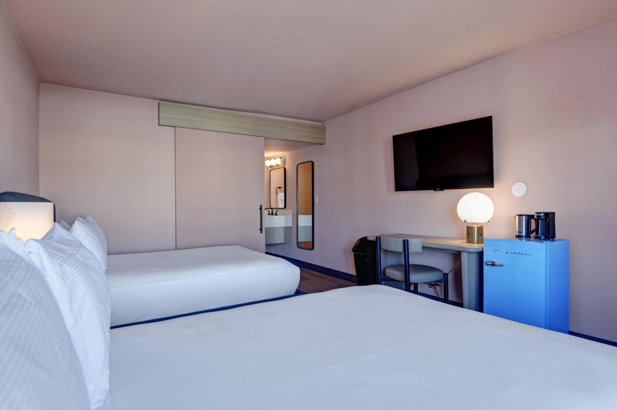 Standard Queen Room