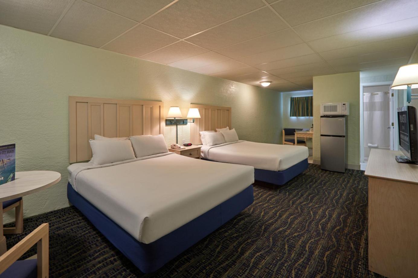Classic Room Queen or Queen Northside No Beach View