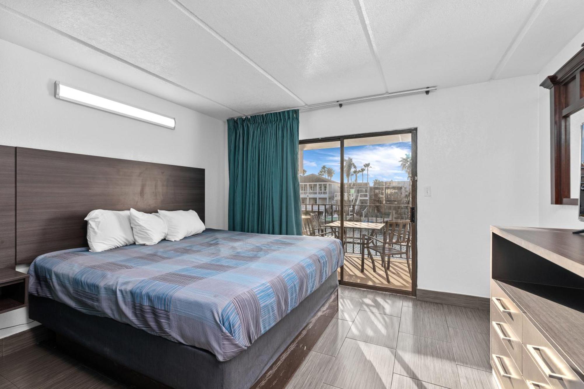 Suite One King 1 Single Bed Non Smoking