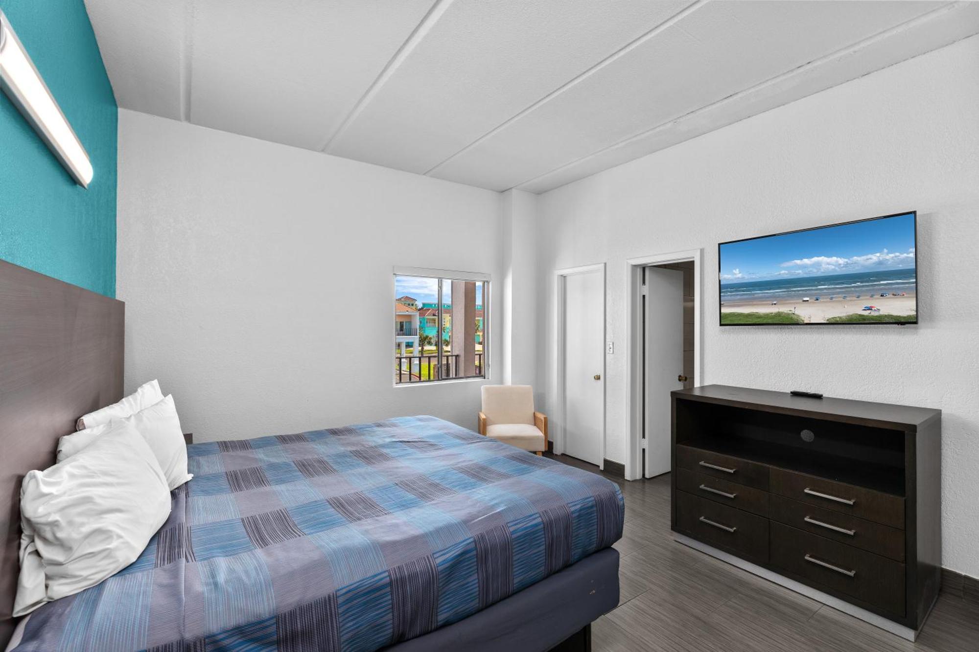 Efficiency Queen Suite Three Queen Beds Non Smoking