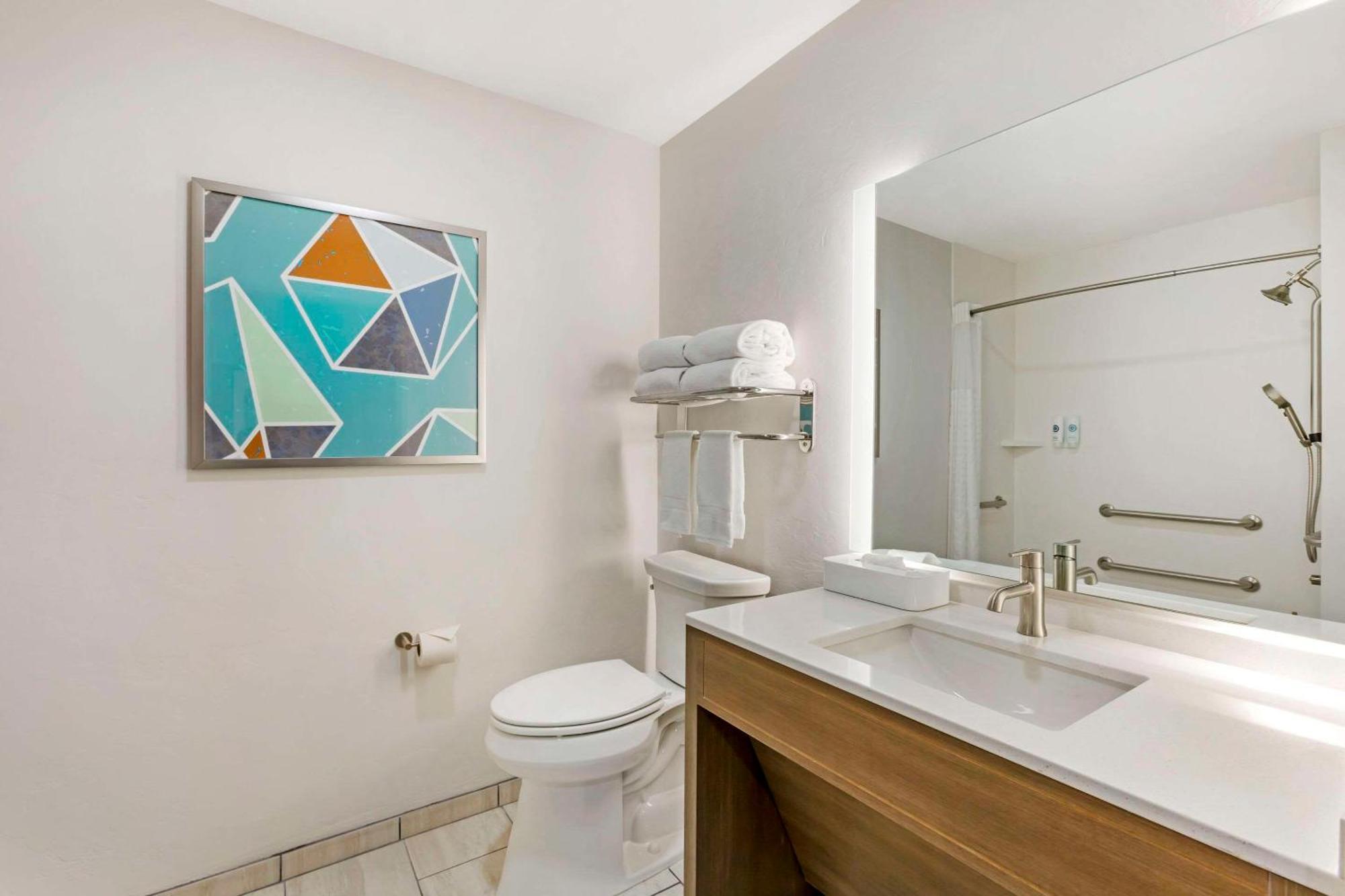 King Suite Accessible or Non-Smoking