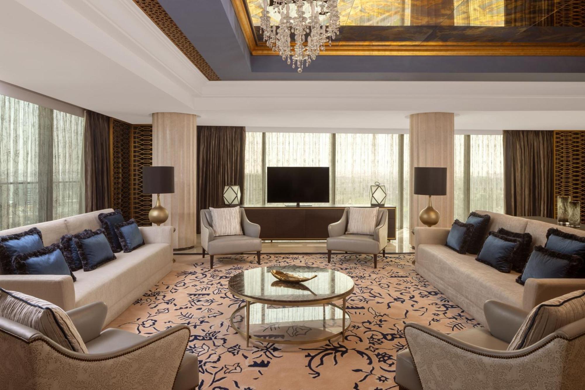 Prezydencki apartament typu penthouse z 1 sypialnią i łóżkiem typu king-size oraz widokiem na ocean