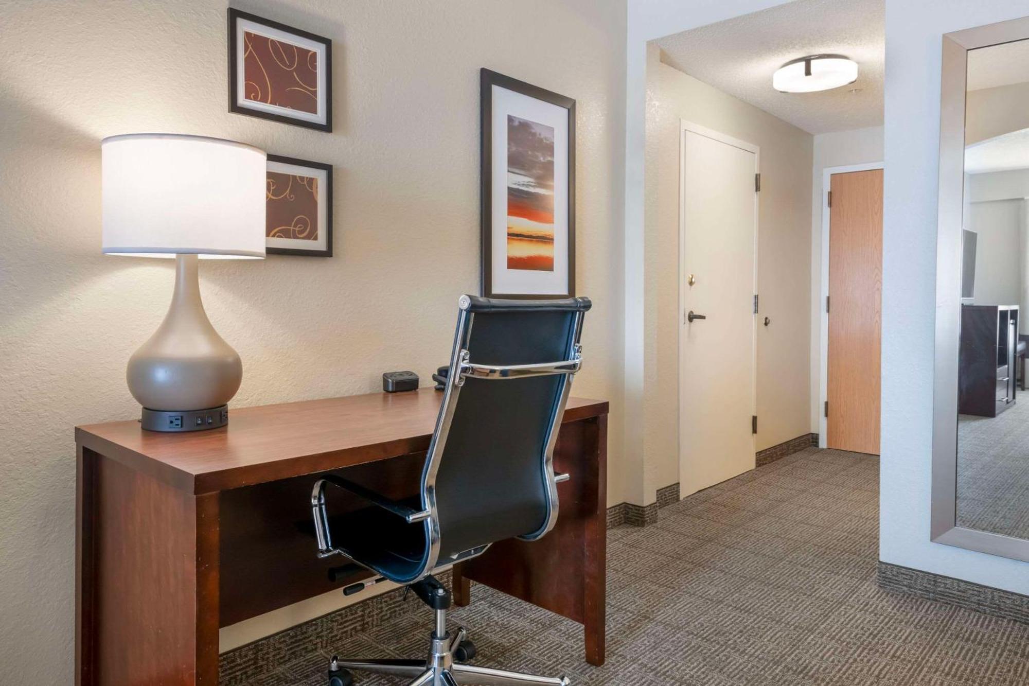 Deluxe Suite Two Double Beds Non-Smoking