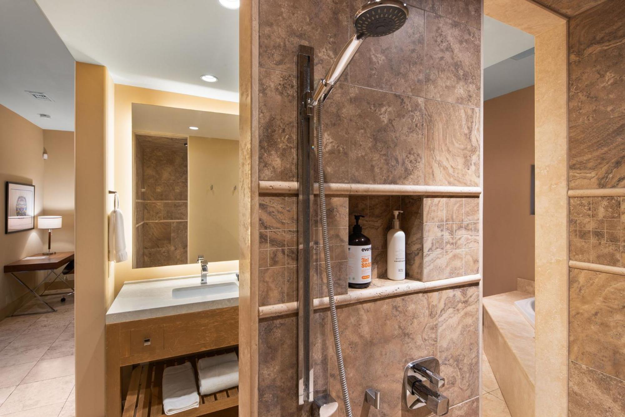 King Suite Spa Bath