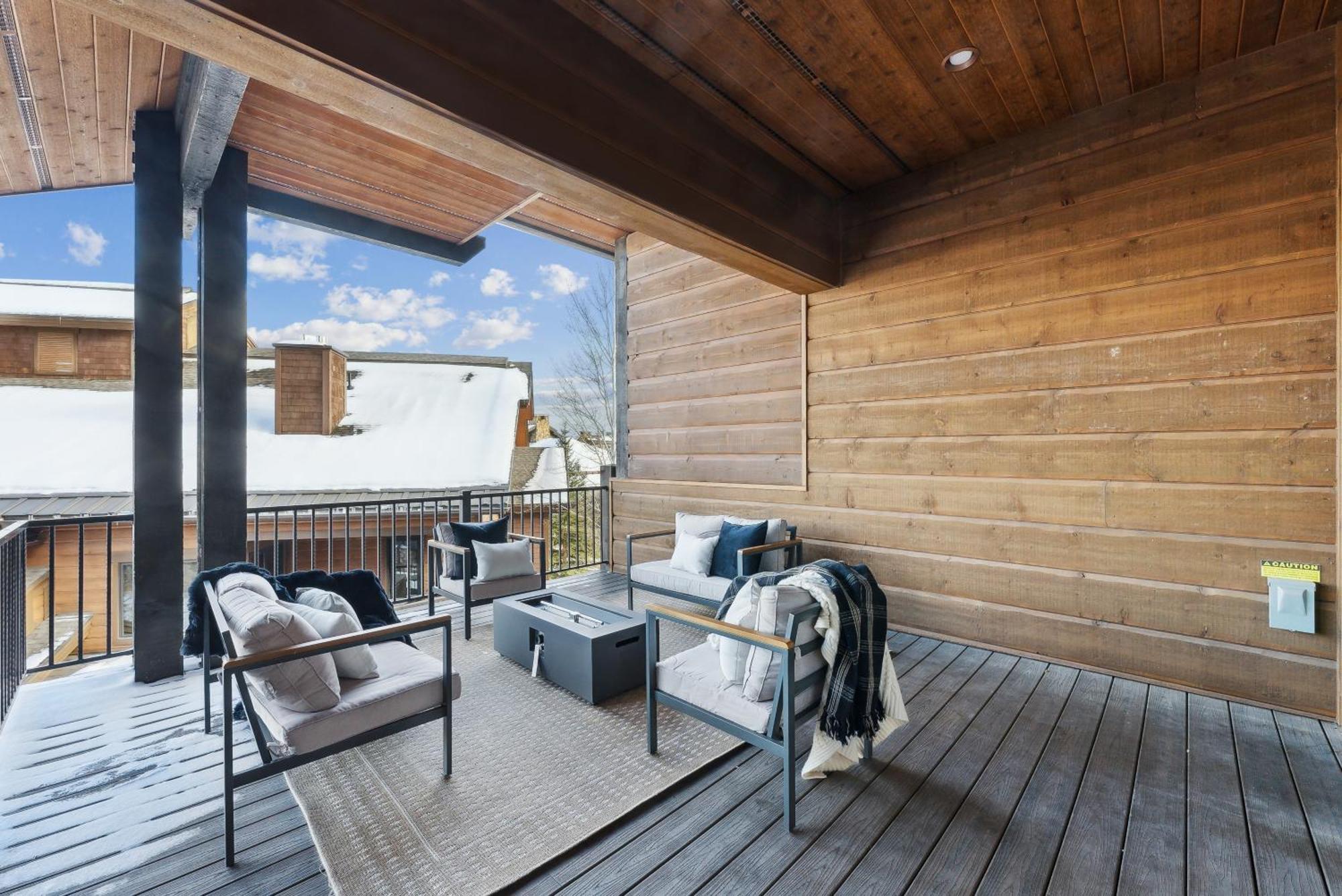 Three-Bedroom Deluxe Apartment