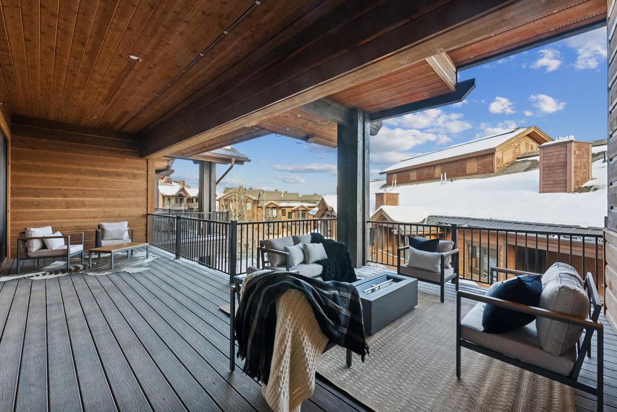 Three-Bedroom Deluxe Apartment