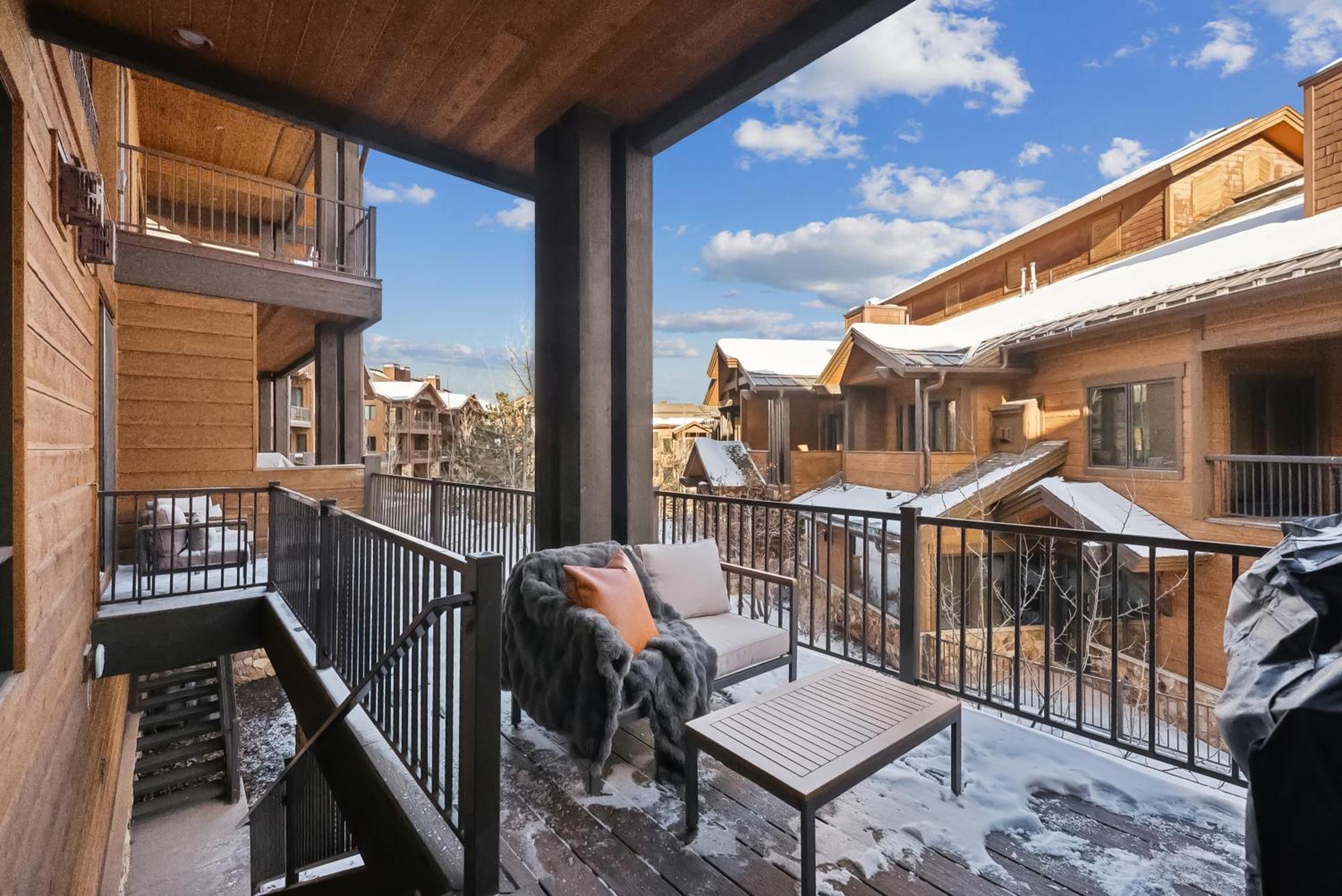 Three-Bedroom Deluxe Apartment