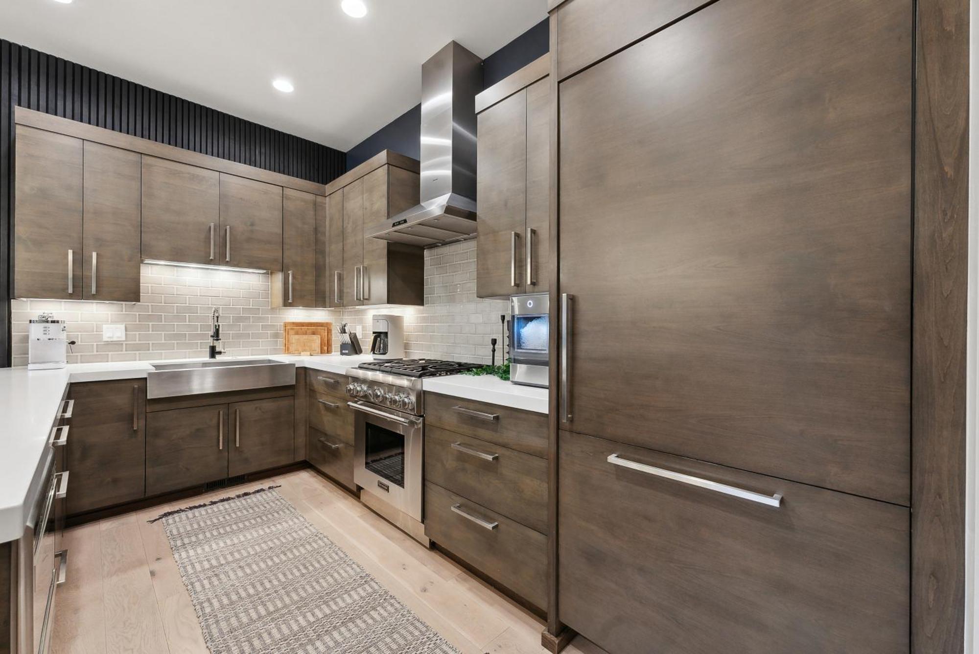 Three-Bedroom Deluxe Apartment