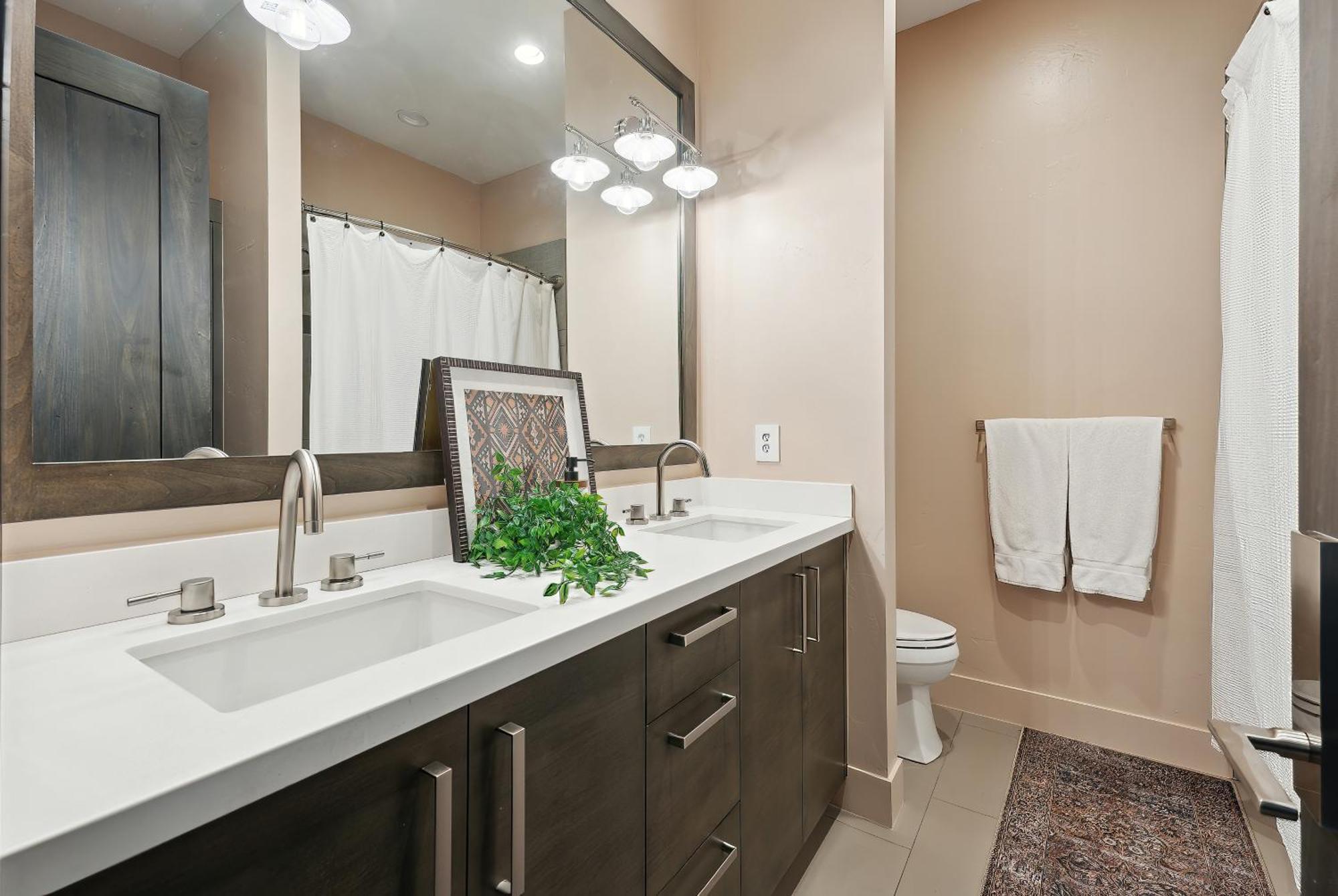 Three-Bedroom Deluxe Apartment