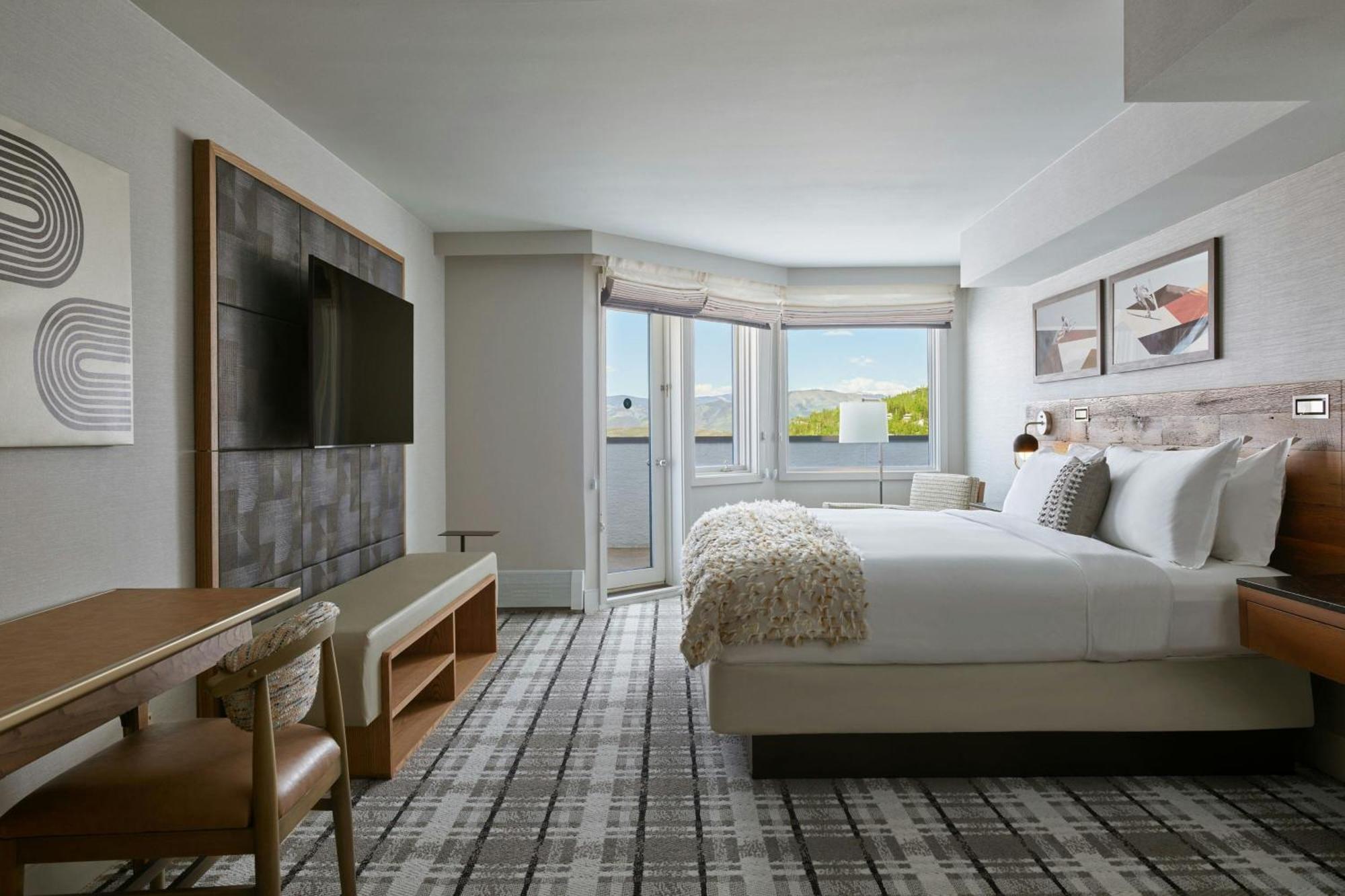 One-Bedroom Premium King Suite Mountain View