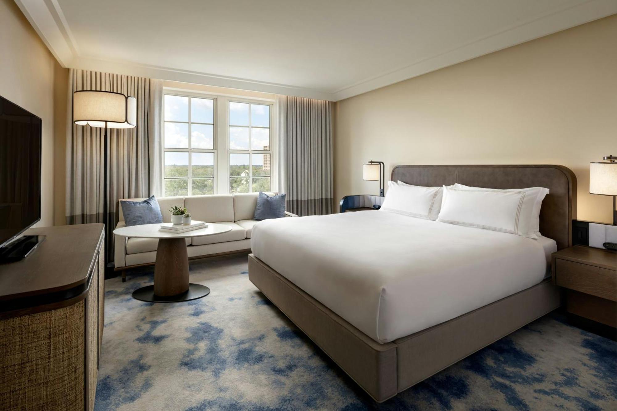 Deluxe One King Bed Resort View Historic