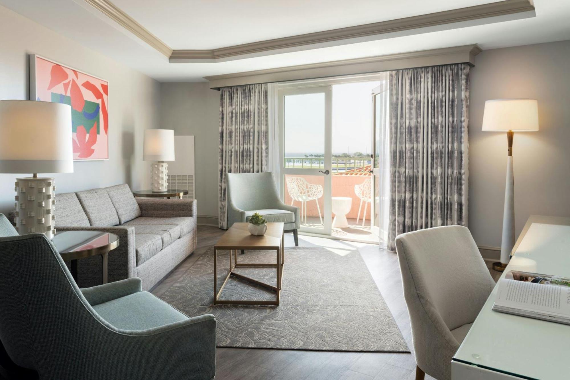 One-Bedroom Premium King Suite Bay View Balcony Sofa Bed Tower