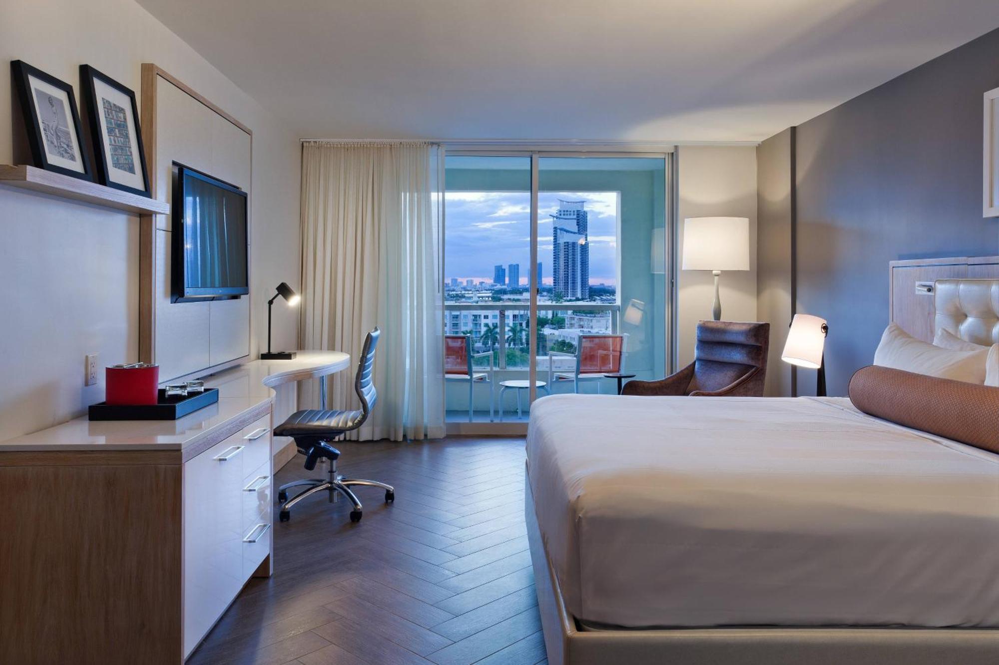 King Room Skyline View Adapted Tub Mobility Hearing Accessible