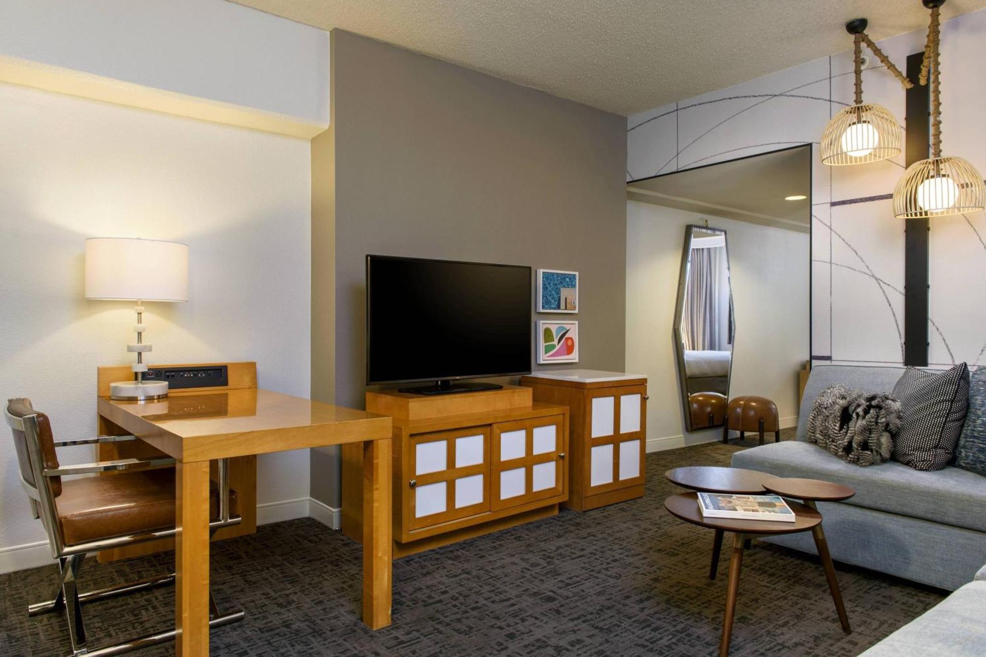 King Suite Pool View No Resort Fees