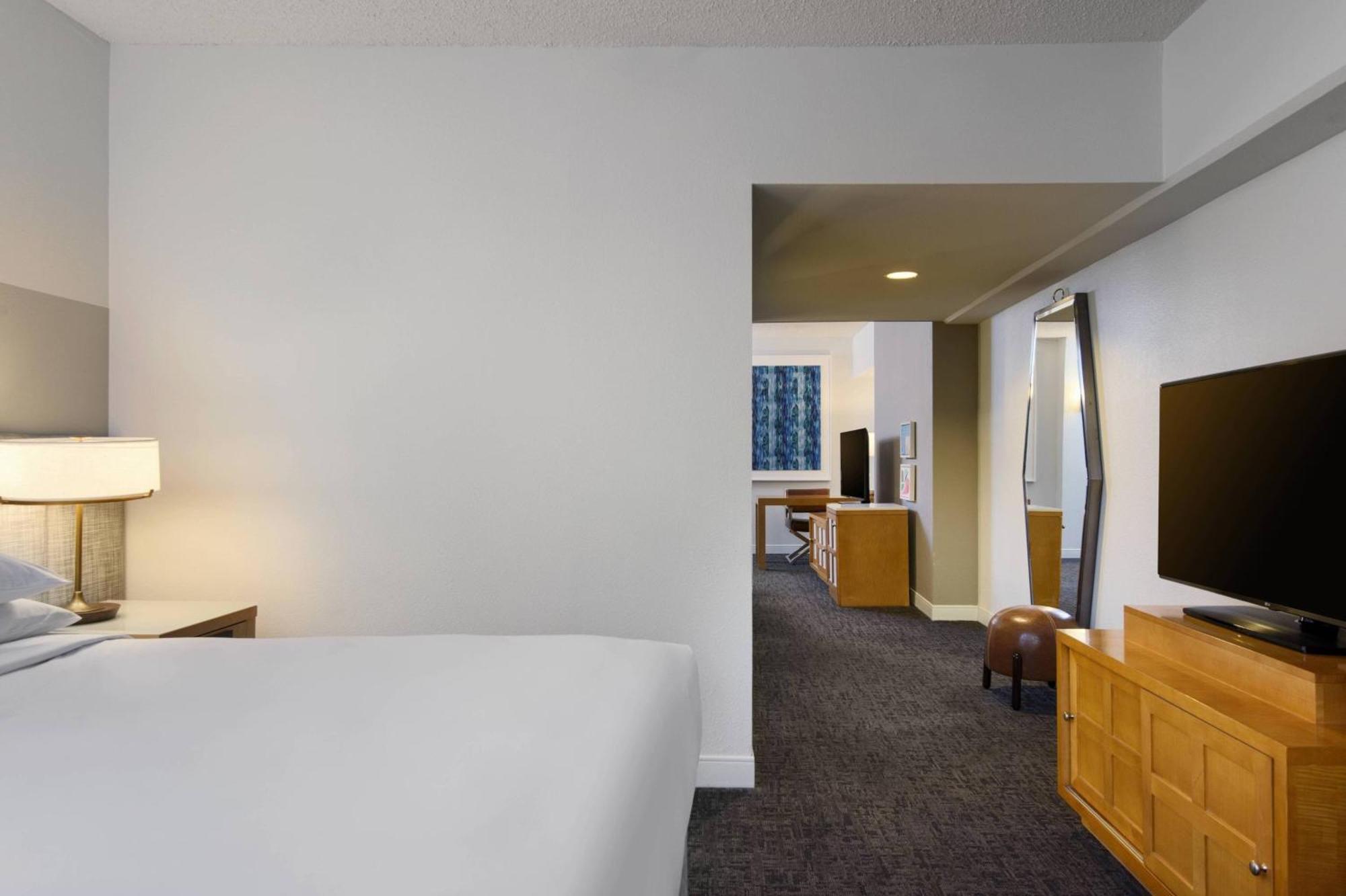King Suite Pool View No Resort Fees