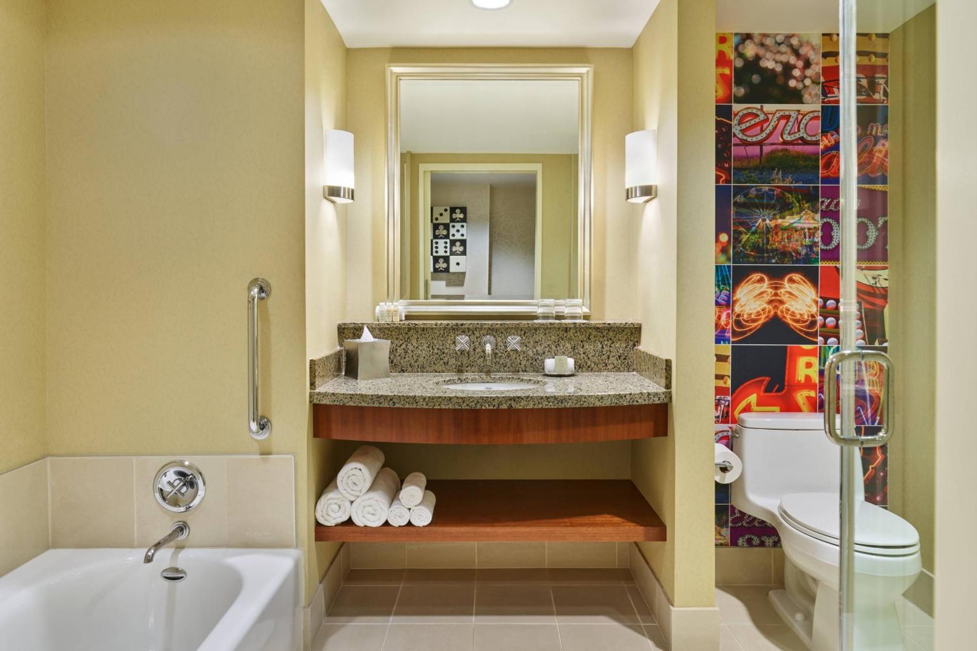 Deluxe King Room City View