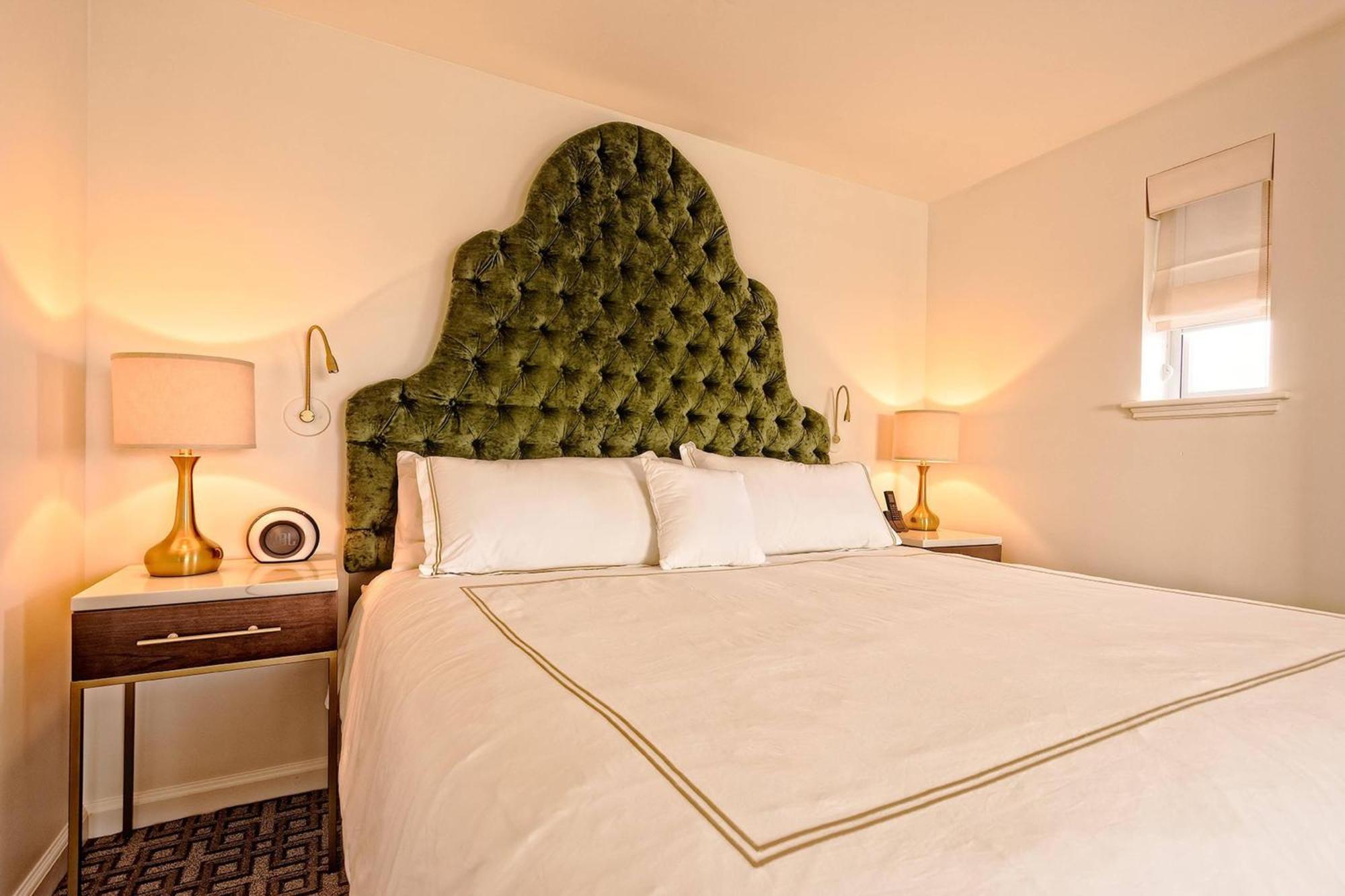 One-Bedroom King Suite
